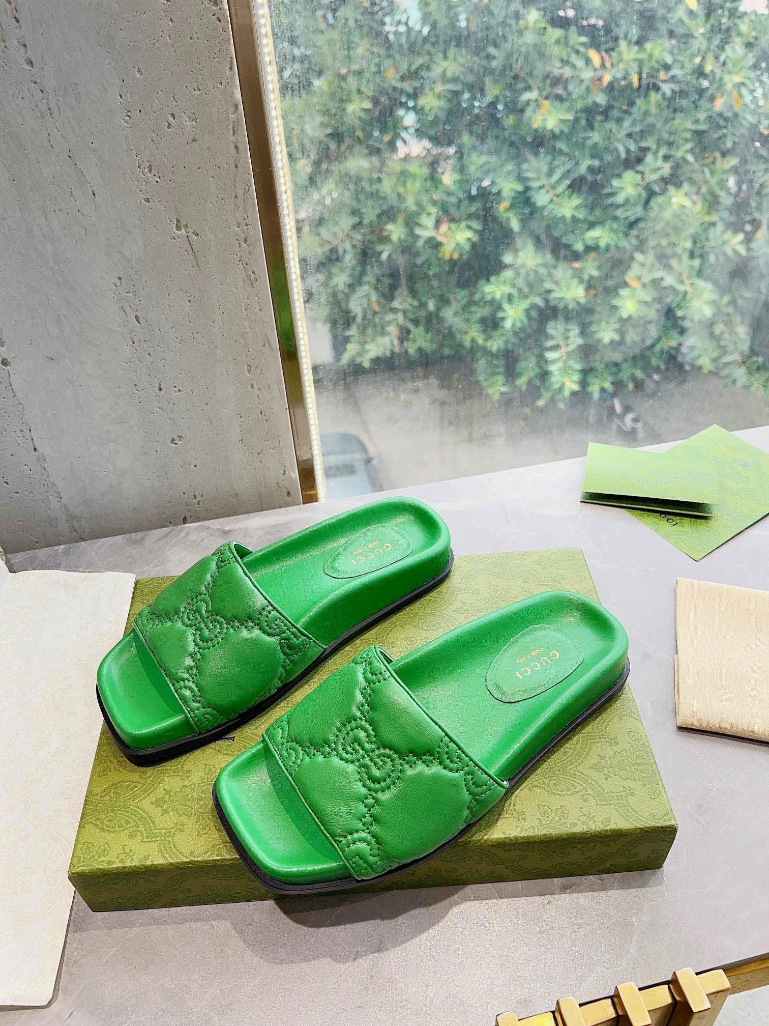 70B14B81-8D92-4371-A6E1-F24CEB33F16E