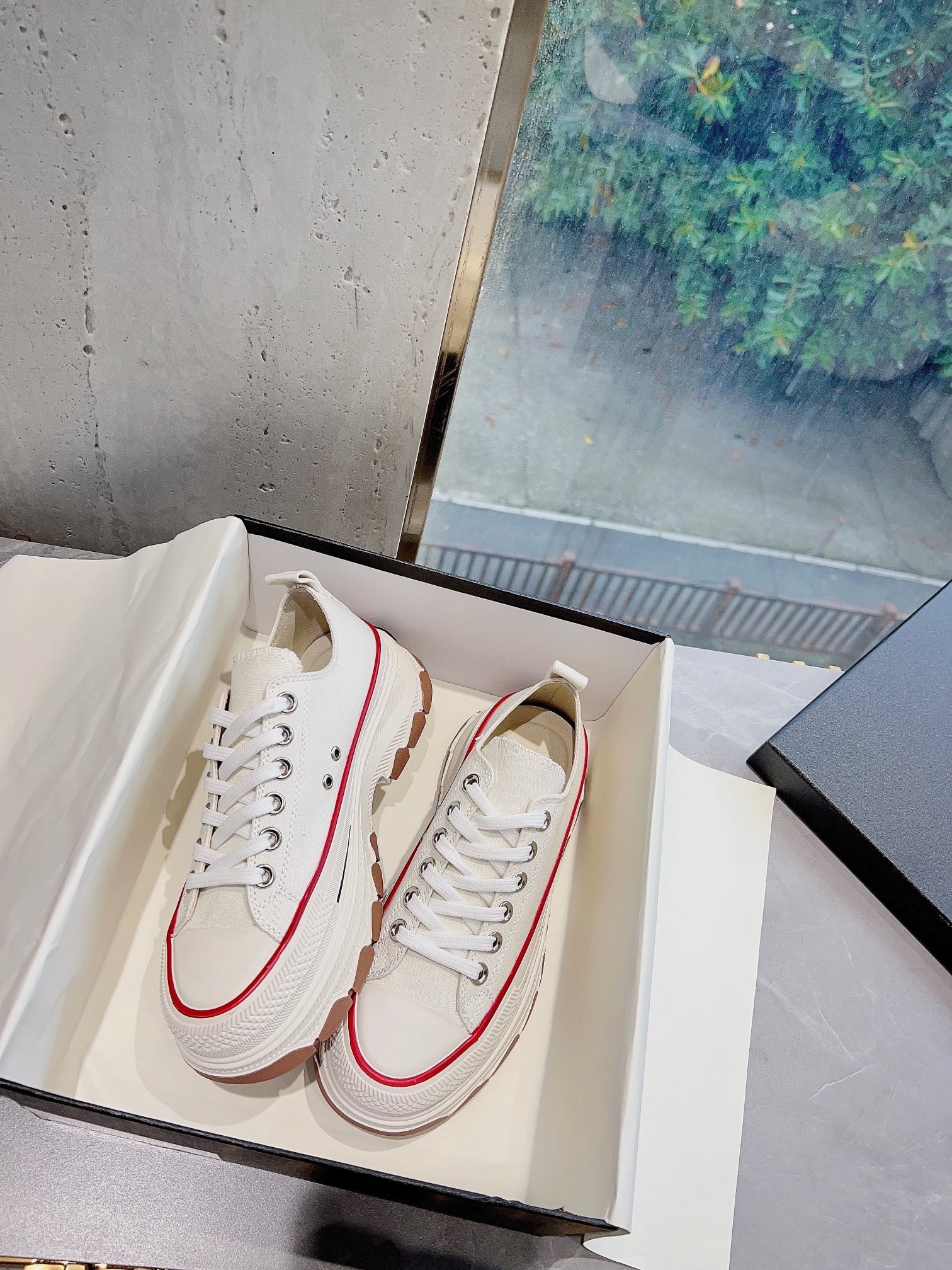 5DDBFA6F-E59A-4156-A200-BC944C4E1500