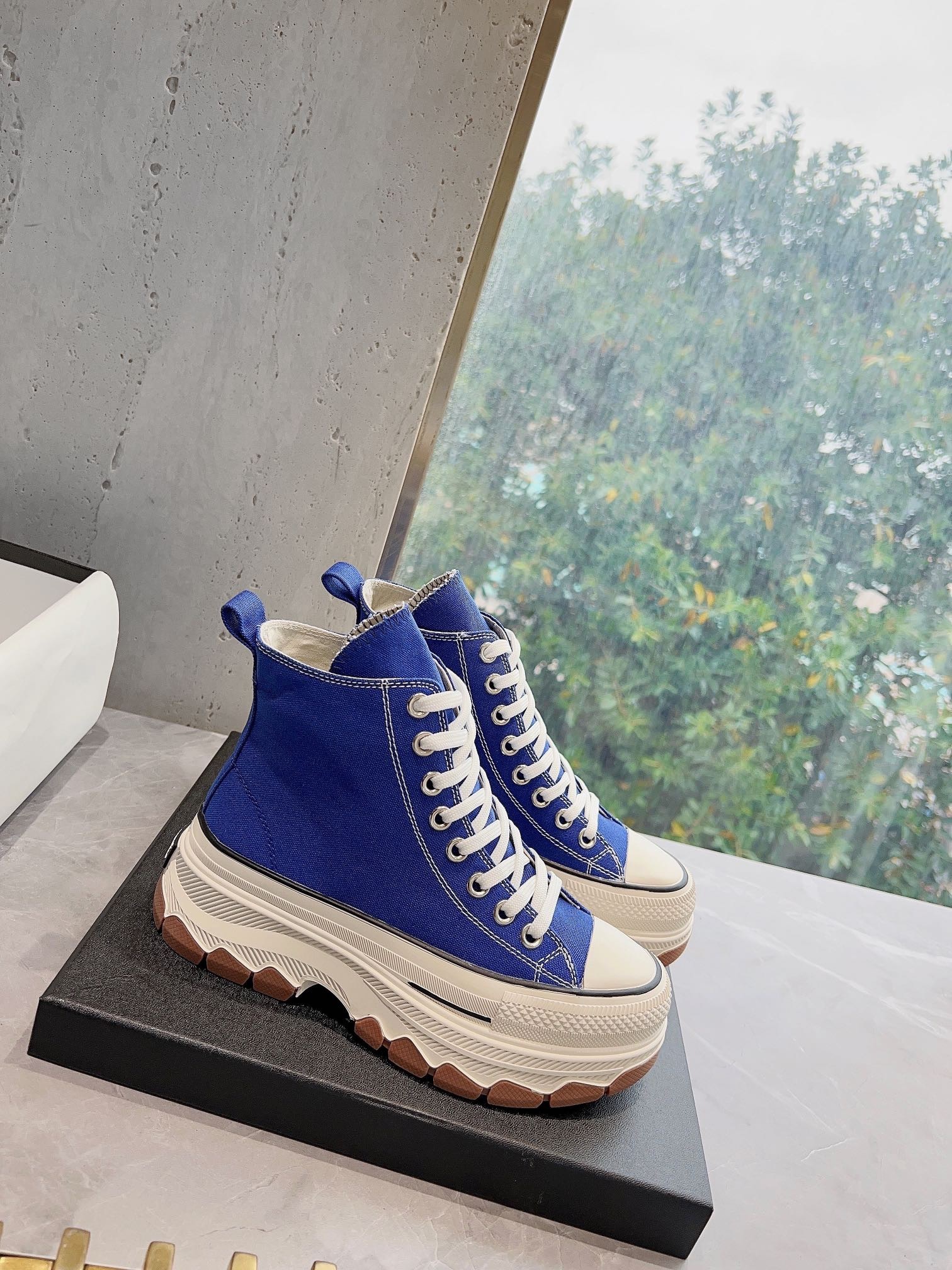 E253D366-70CE-44D9-AC77-B795D35D1142