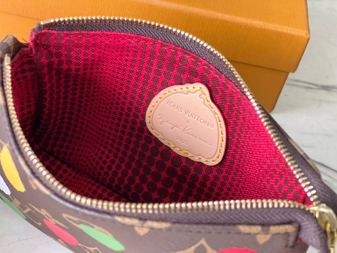 03E093AD-86D4-49E1-A8F1-E69826483B77