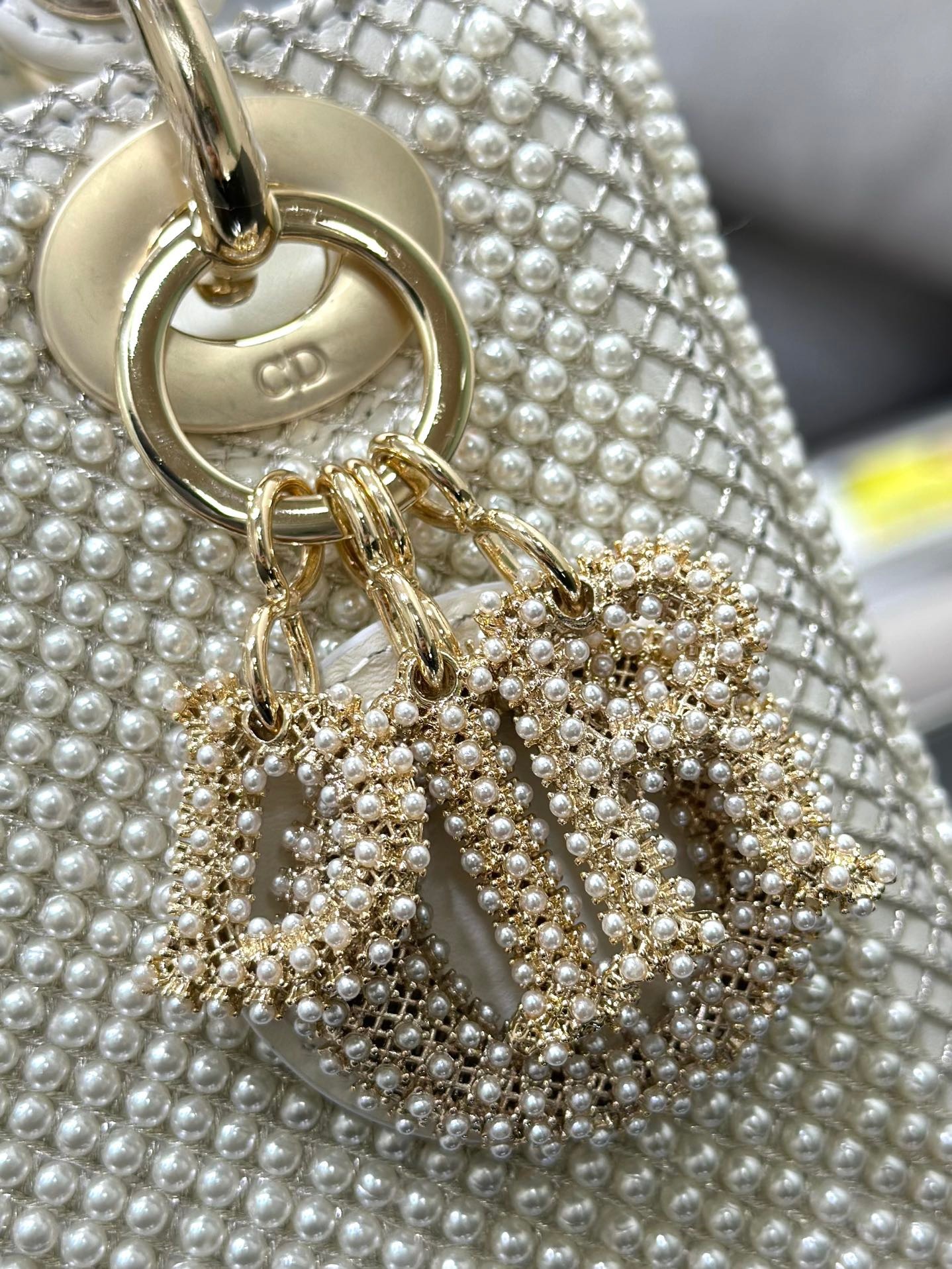 E1CCF65E-ACFE-4322-B961-D55A50B09AA7