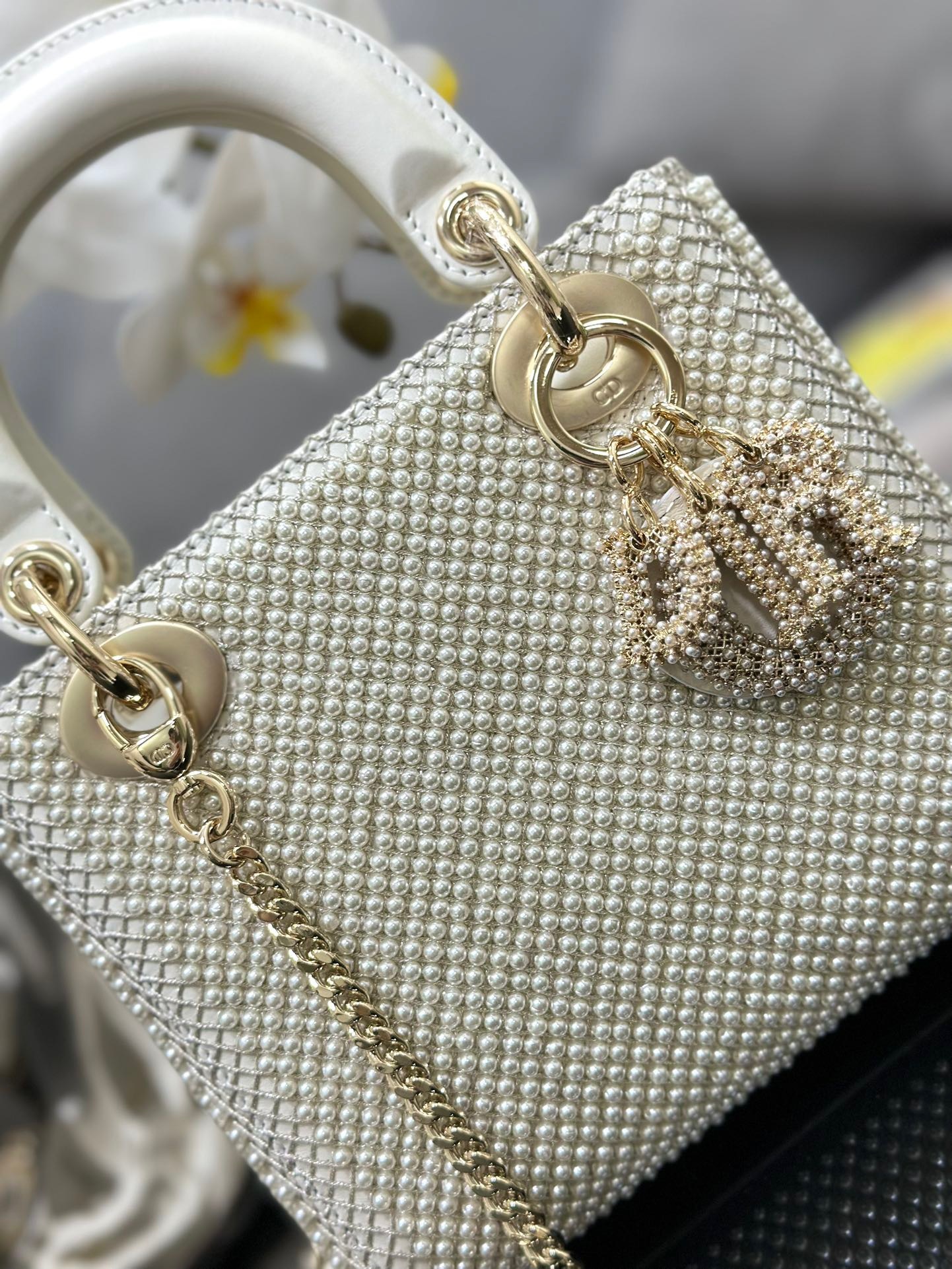 FC46BA28-3B20-4D2A-B498-51EF98D7C71B