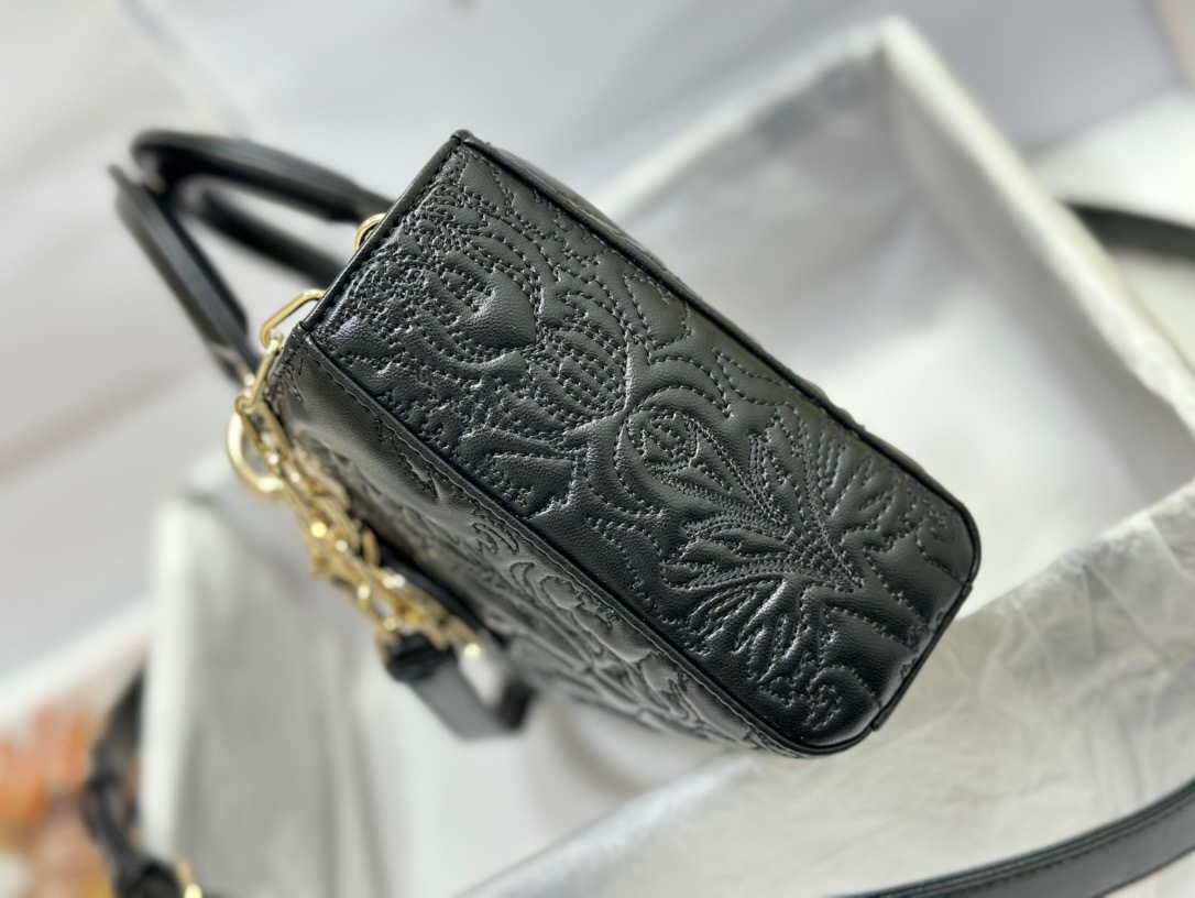 E8618C11-5714-4615-A097-1C4FD69963E4