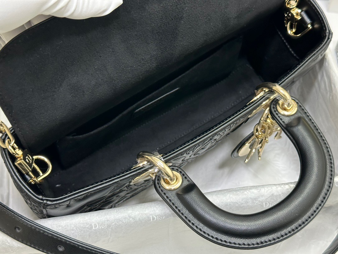 DFFFCDE1-CC08-479D-AC5C-89514465343E