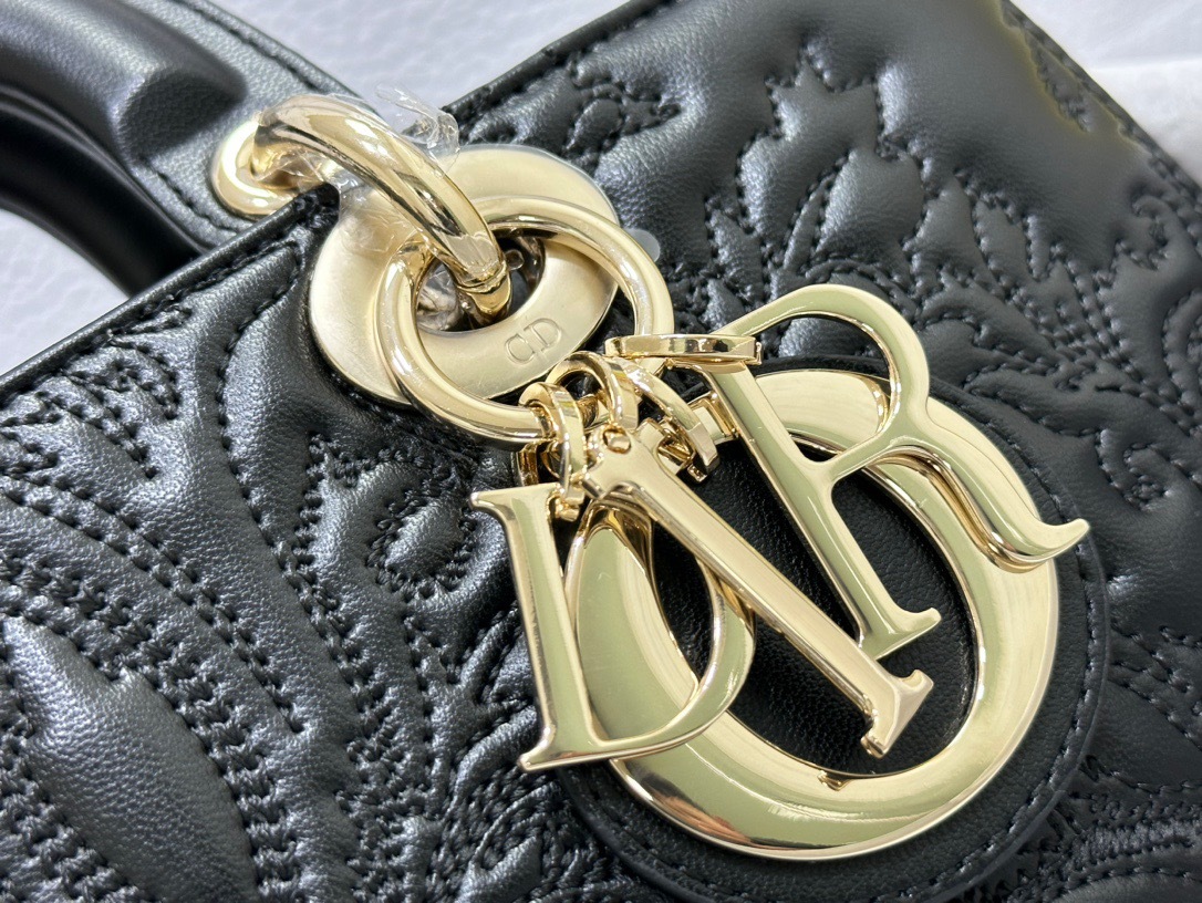 DE40E111-FABC-4C27-8E23-3361AB77F62B