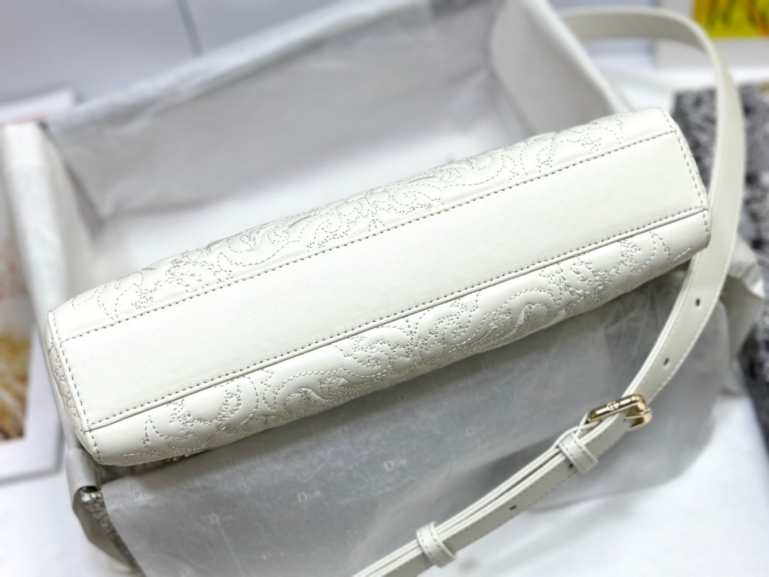 EF69BE32-42EF-46D4-8D05-FA29BAEF5087