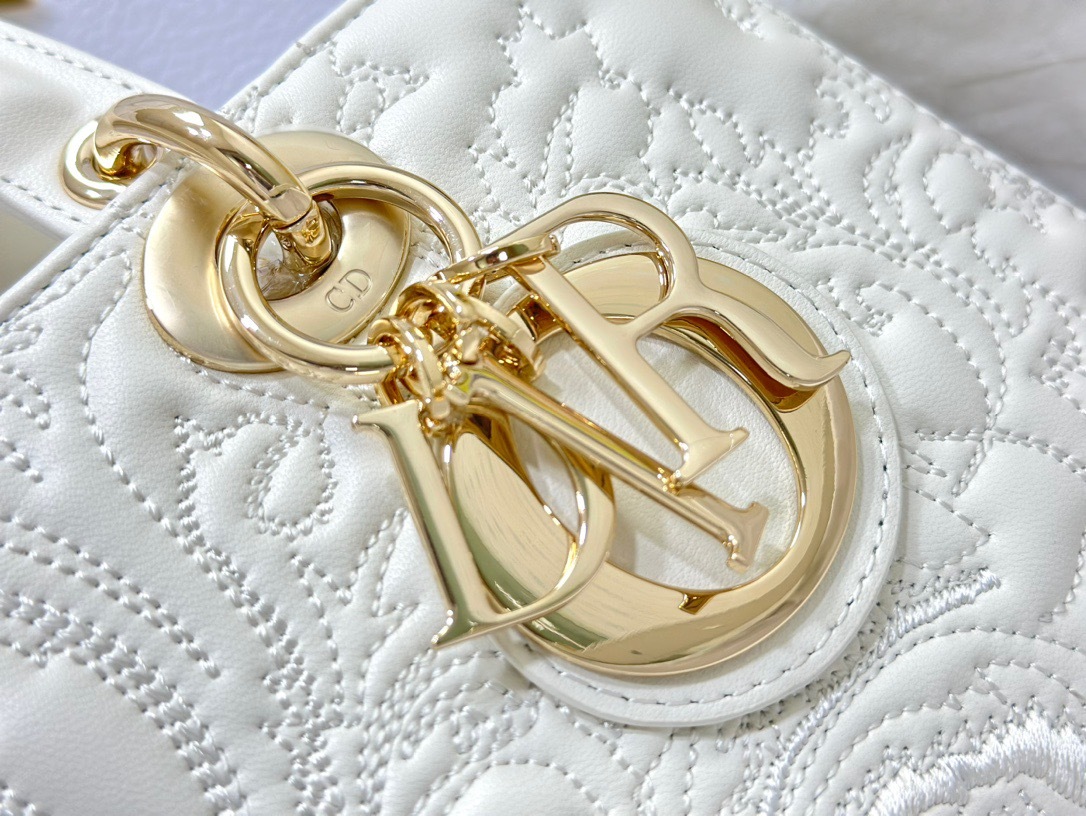 76A19744-730F-4E88-A2ED-C8F9475DD1CD