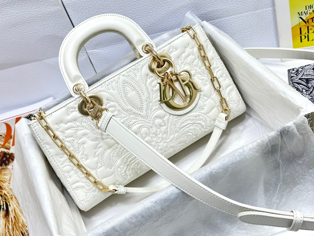 6B4FB88E-2A2B-45E6-8173-6A8AF7F70C0A