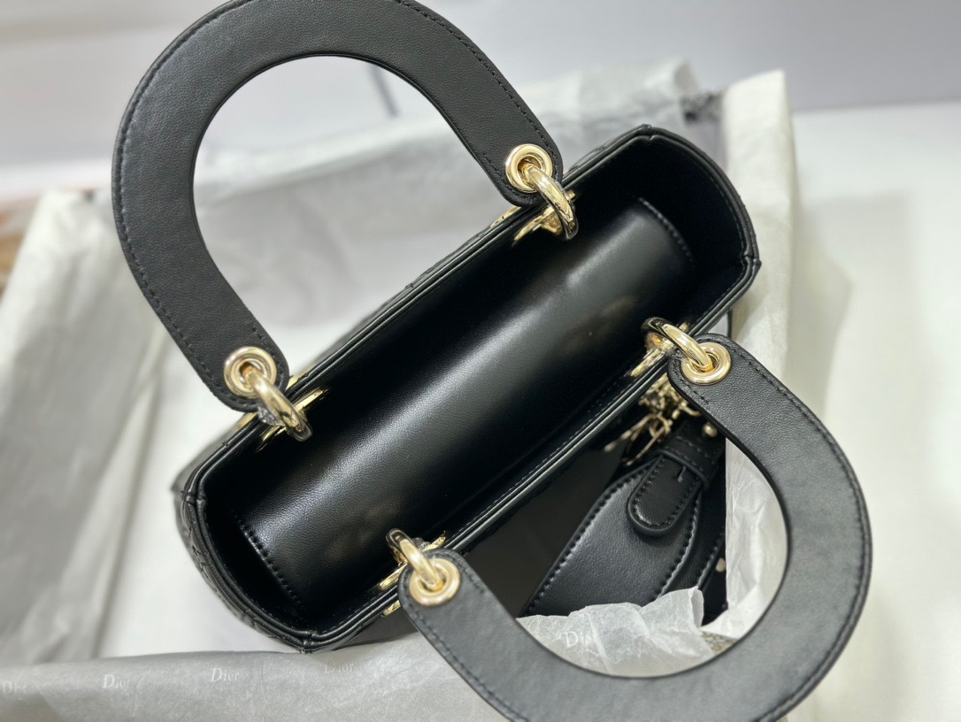 387492BF-64E0-4781-BA70-6F2AF98ABBEC