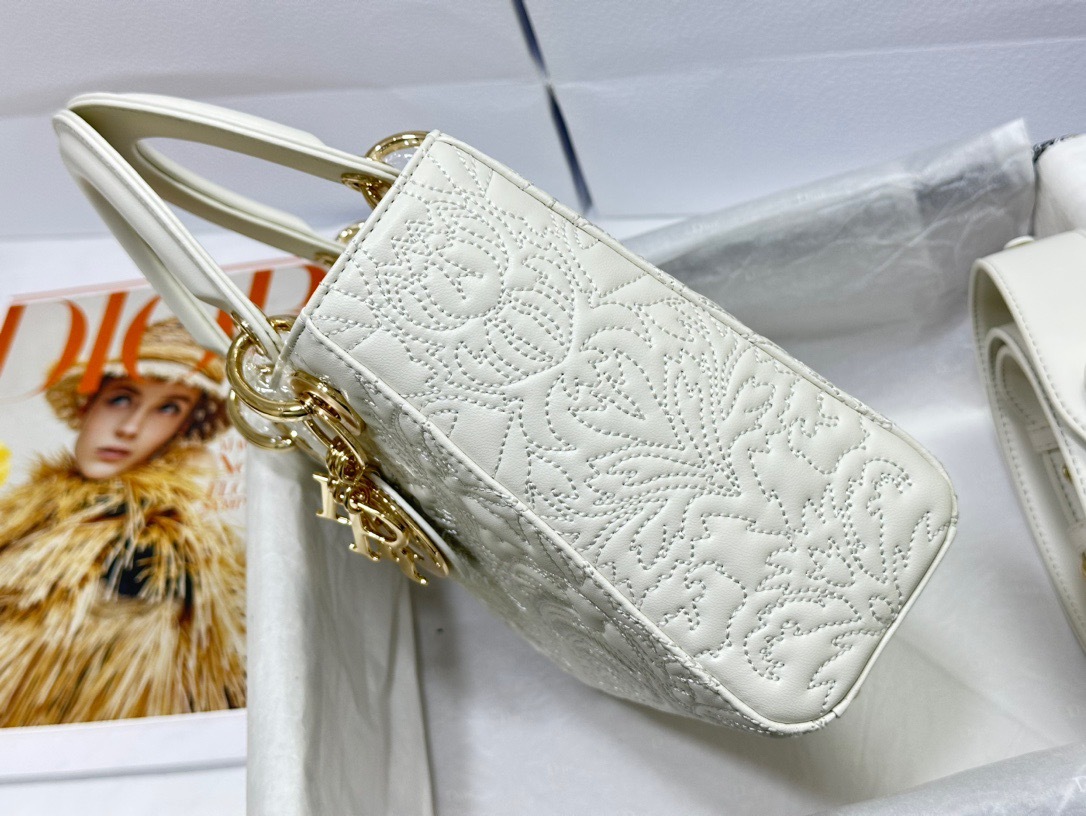 7BBE1836-3AF8-4F8C-A6CA-13561241A571