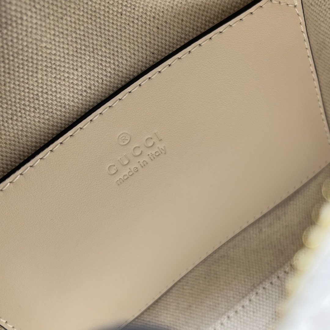 FB841567-0A83-49E3-B243-9EF0D863F35A