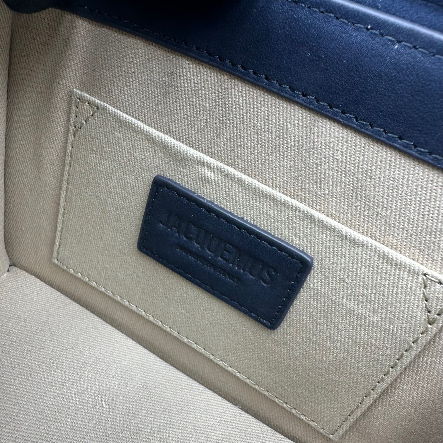 FCCDB9DF-96F0-4AB2-BCF4-3C7D32662E22