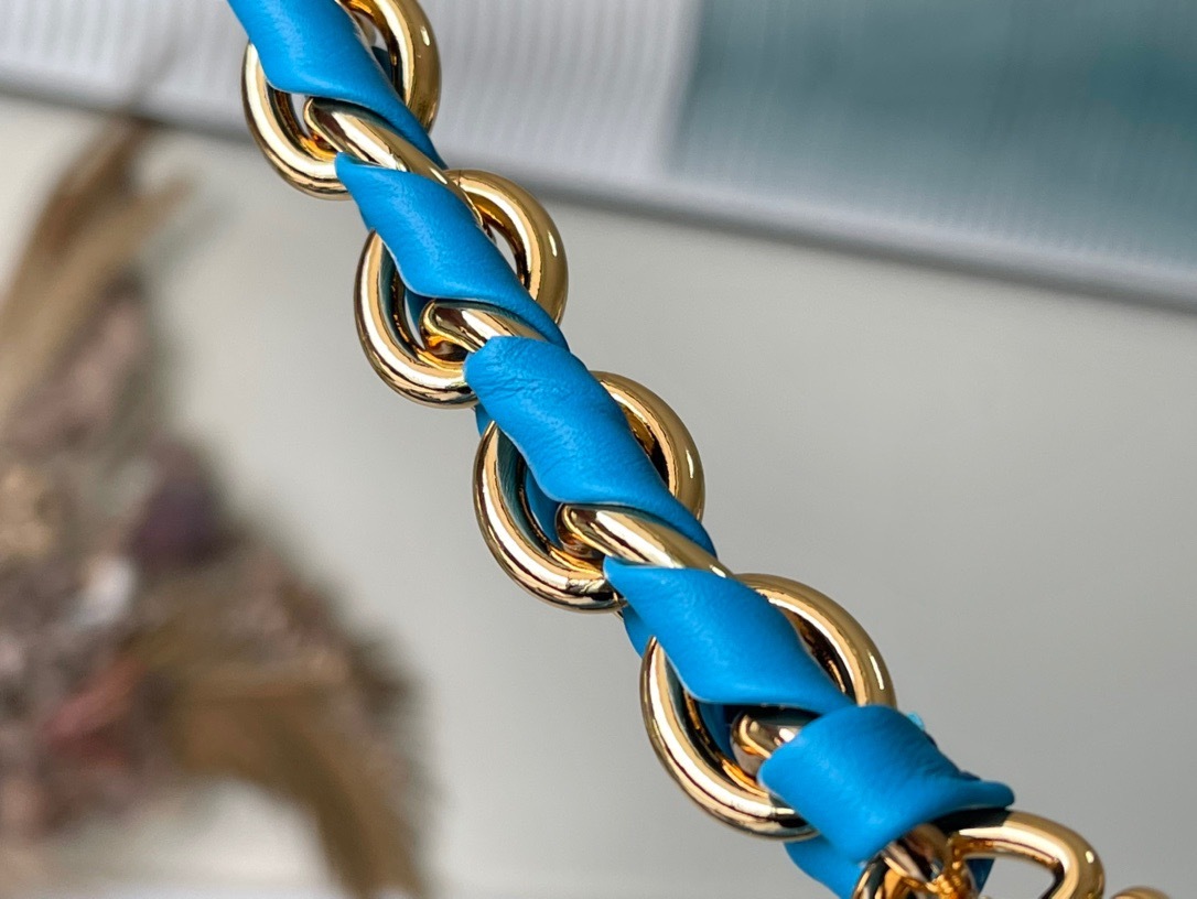 BF5A6E1F-8DC9-4F9B-977F-286A7386B966