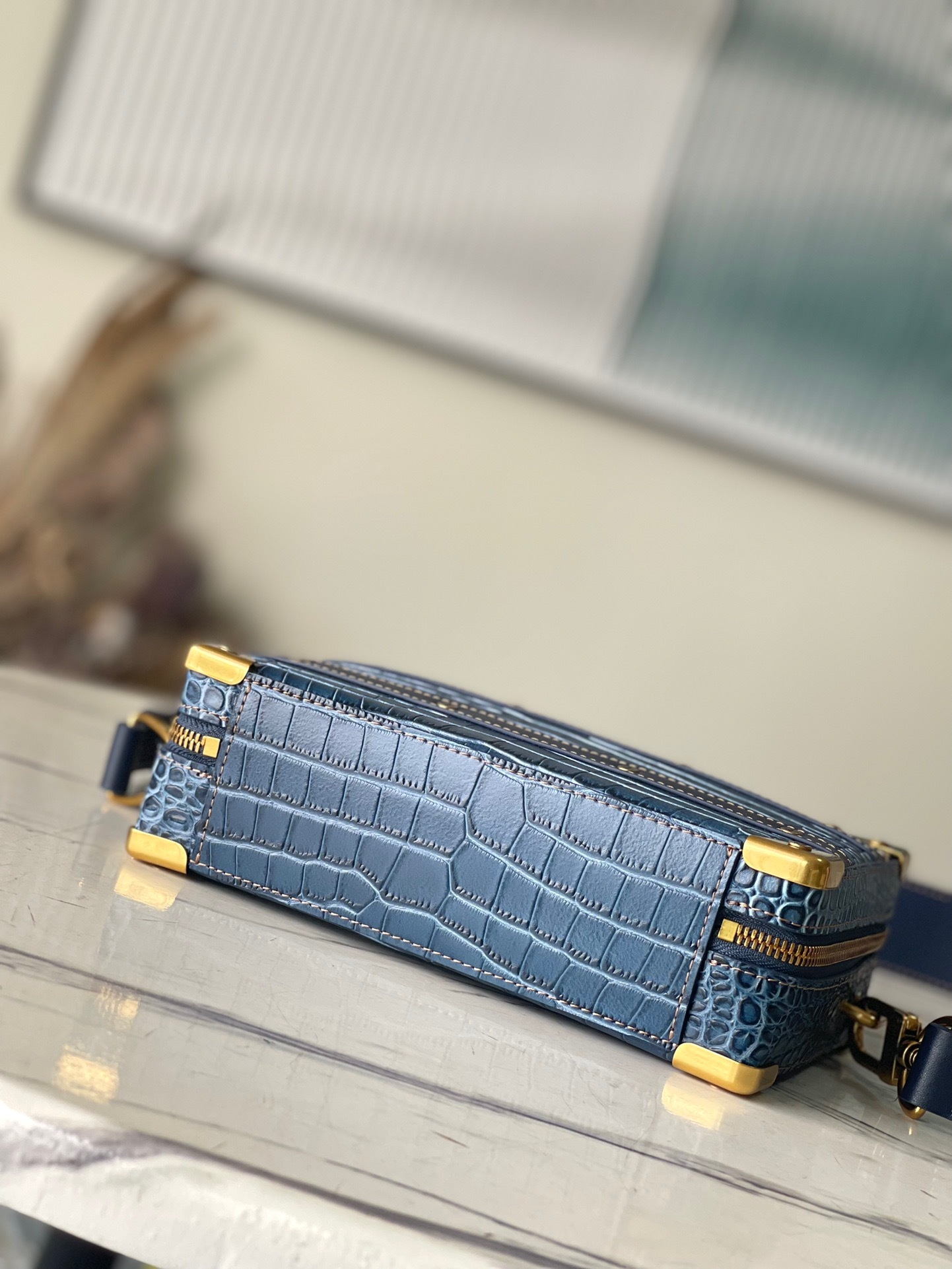 19ABD687-C5B3-46FA-8799-AAA6C01BBF42