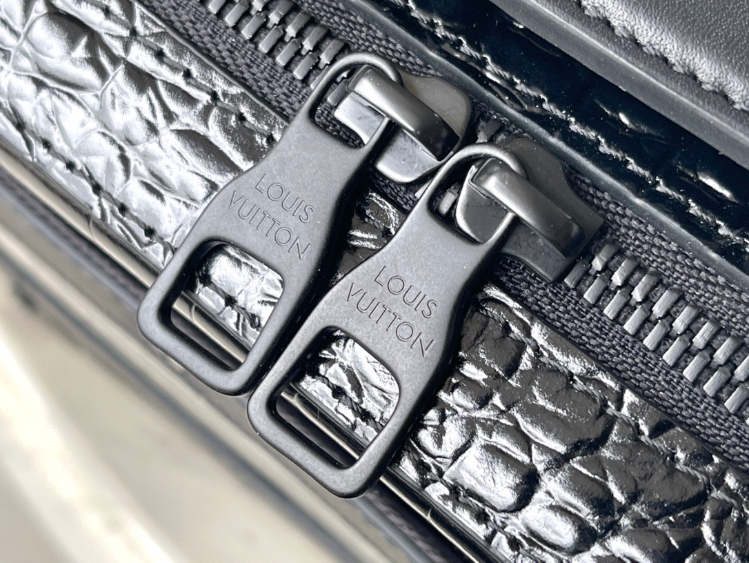 B99E5468-D296-4ACE-B464-5B96923877A8