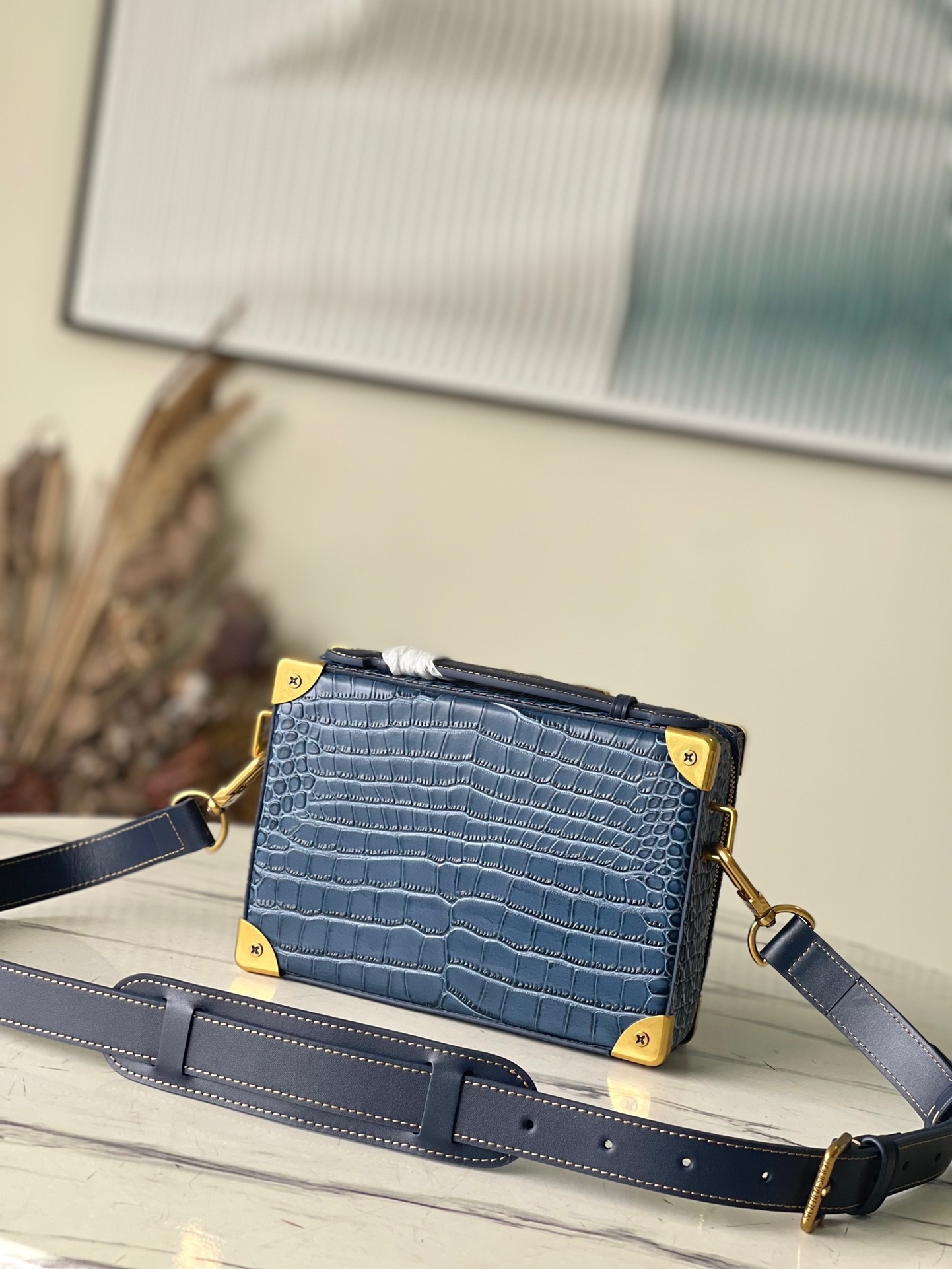 FC557503-6415-41B2-9A6B-F795823D2880