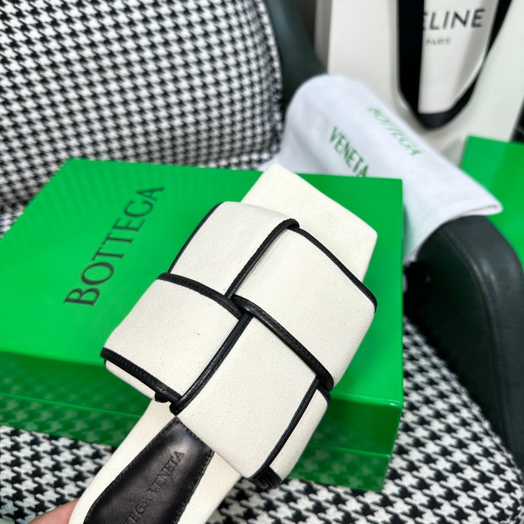 5B788ADF-B28A-4E03-ABC9-ADACA78425FD