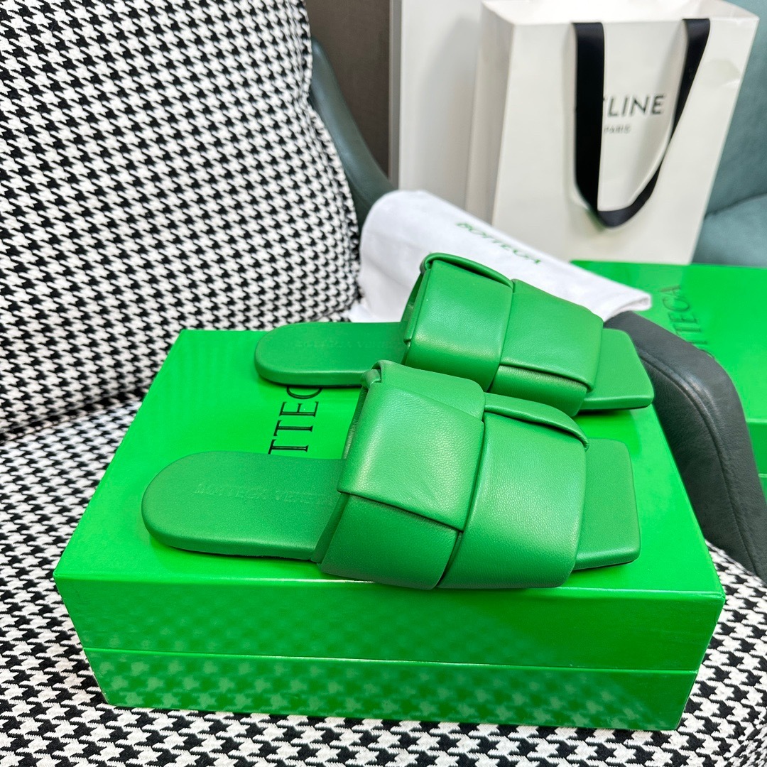 4B49B056-BA6C-48B2-8CBF-D51349673738