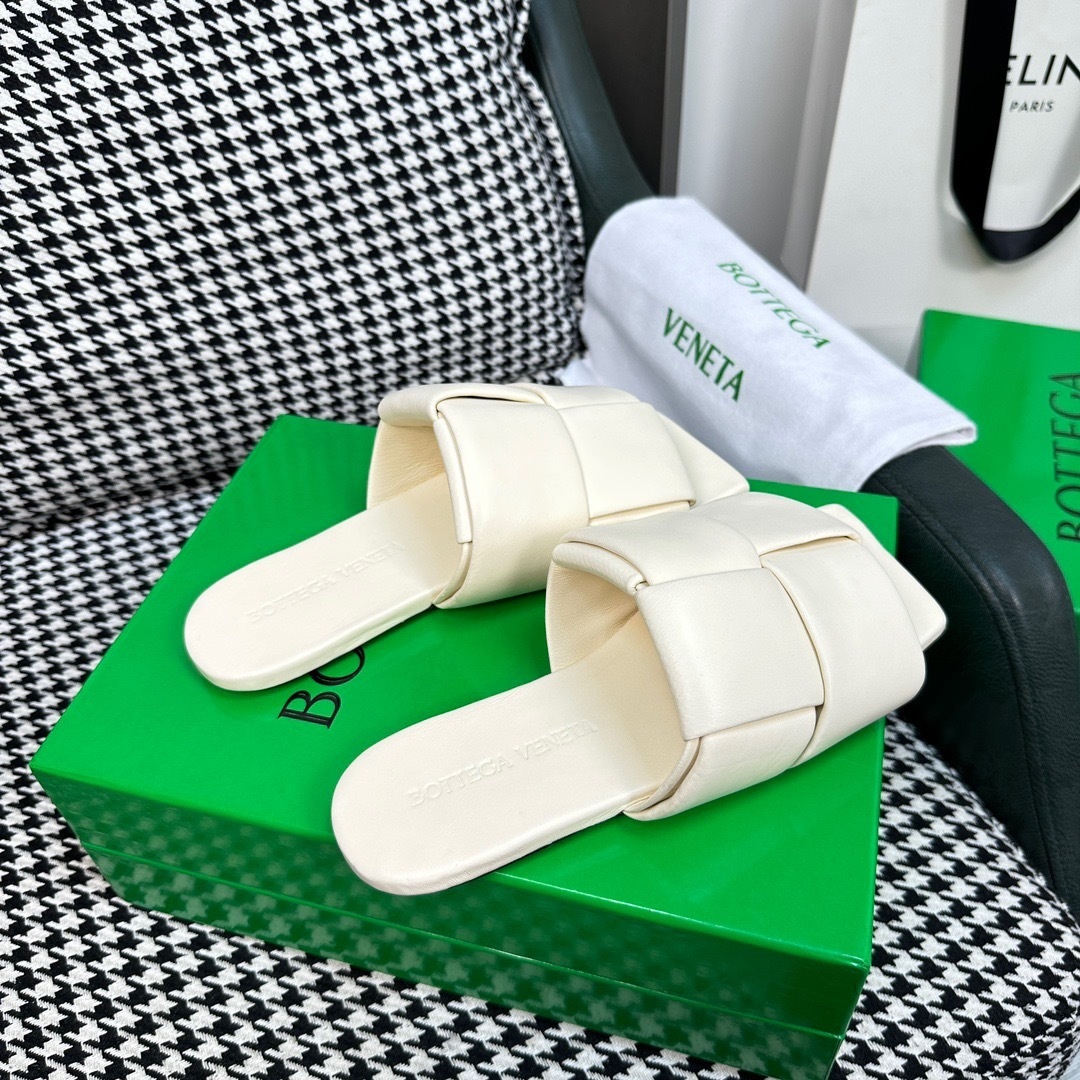 DEA73C27-B4A6-4A1D-851D-B2E17850B7E4