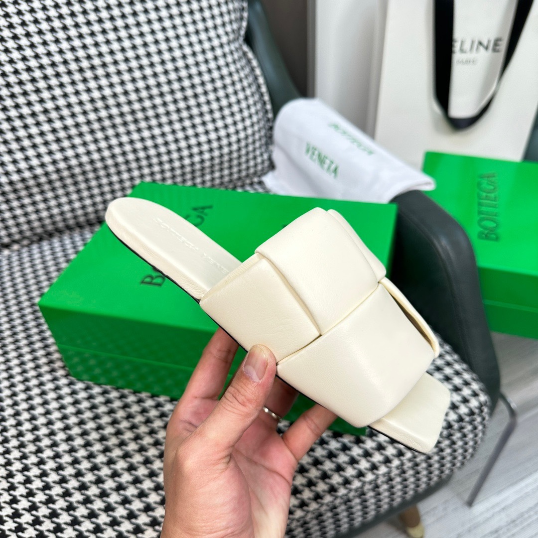 8DF79A52-8C5A-4C72-8BB9-AB30ADD313D7