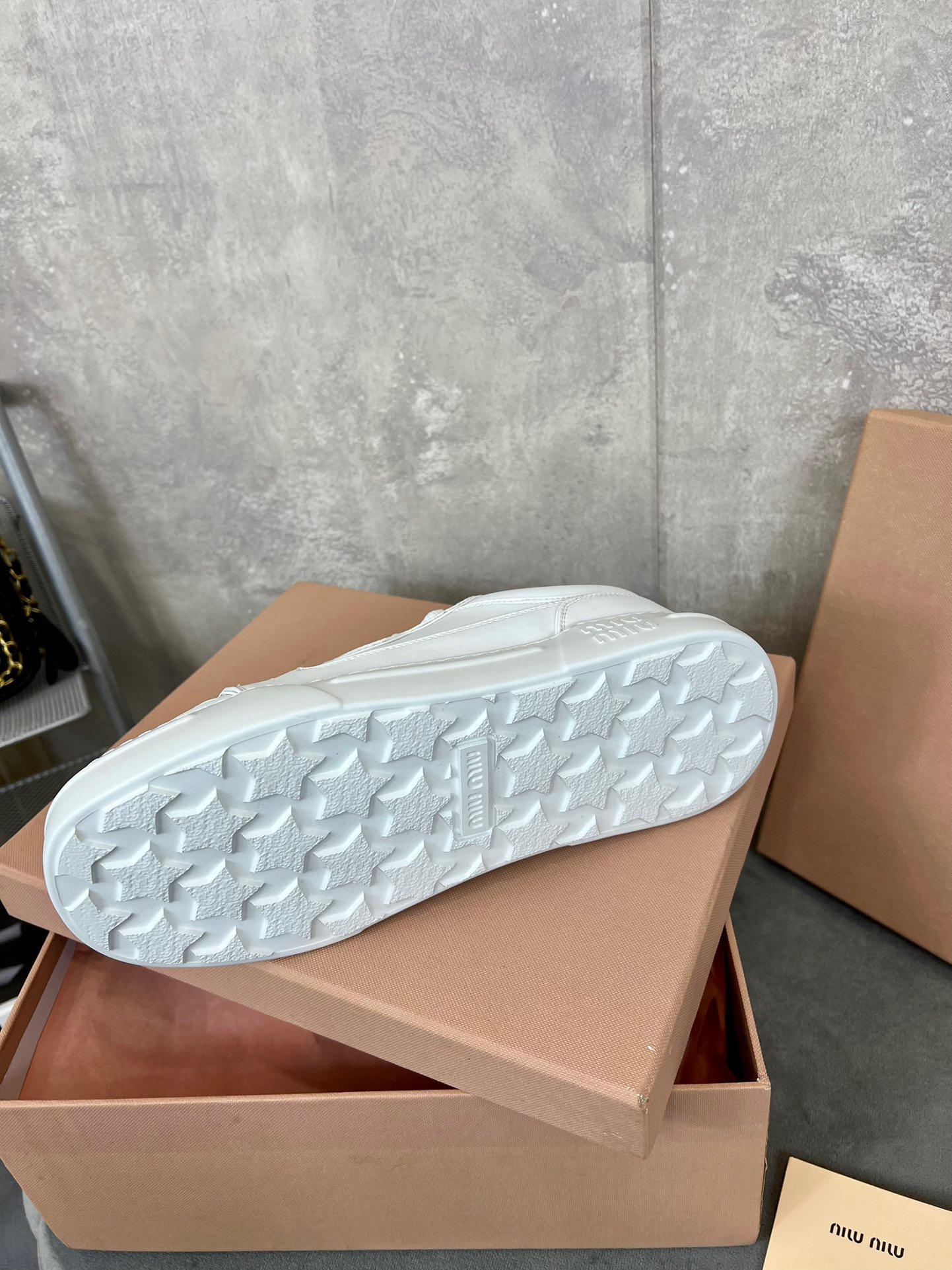 8E0E74CD-C0C6-47F7-8434-53DDFBC32E12