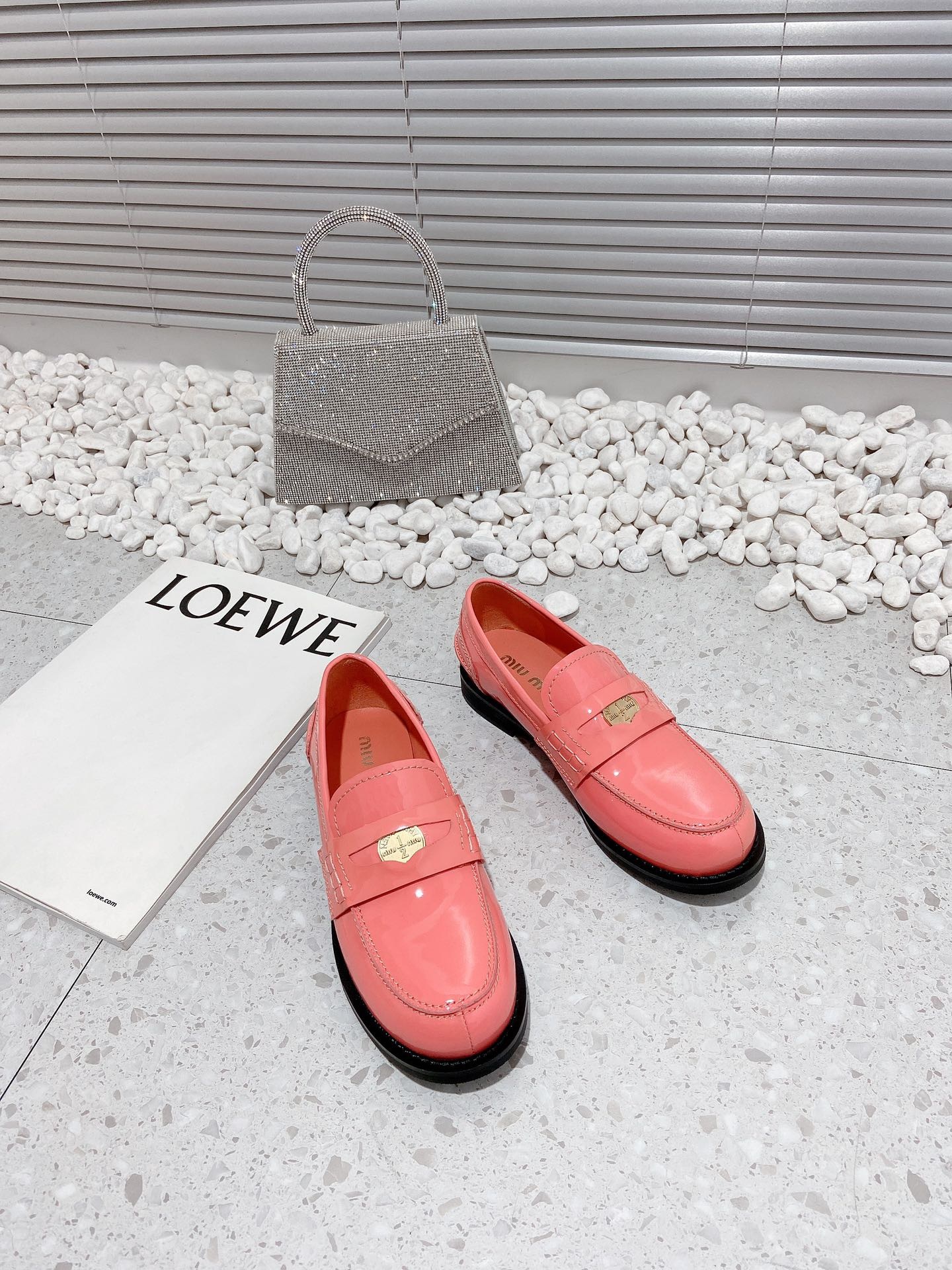 C3969AB8-3C62-4C0E-897D-2E164E36C369