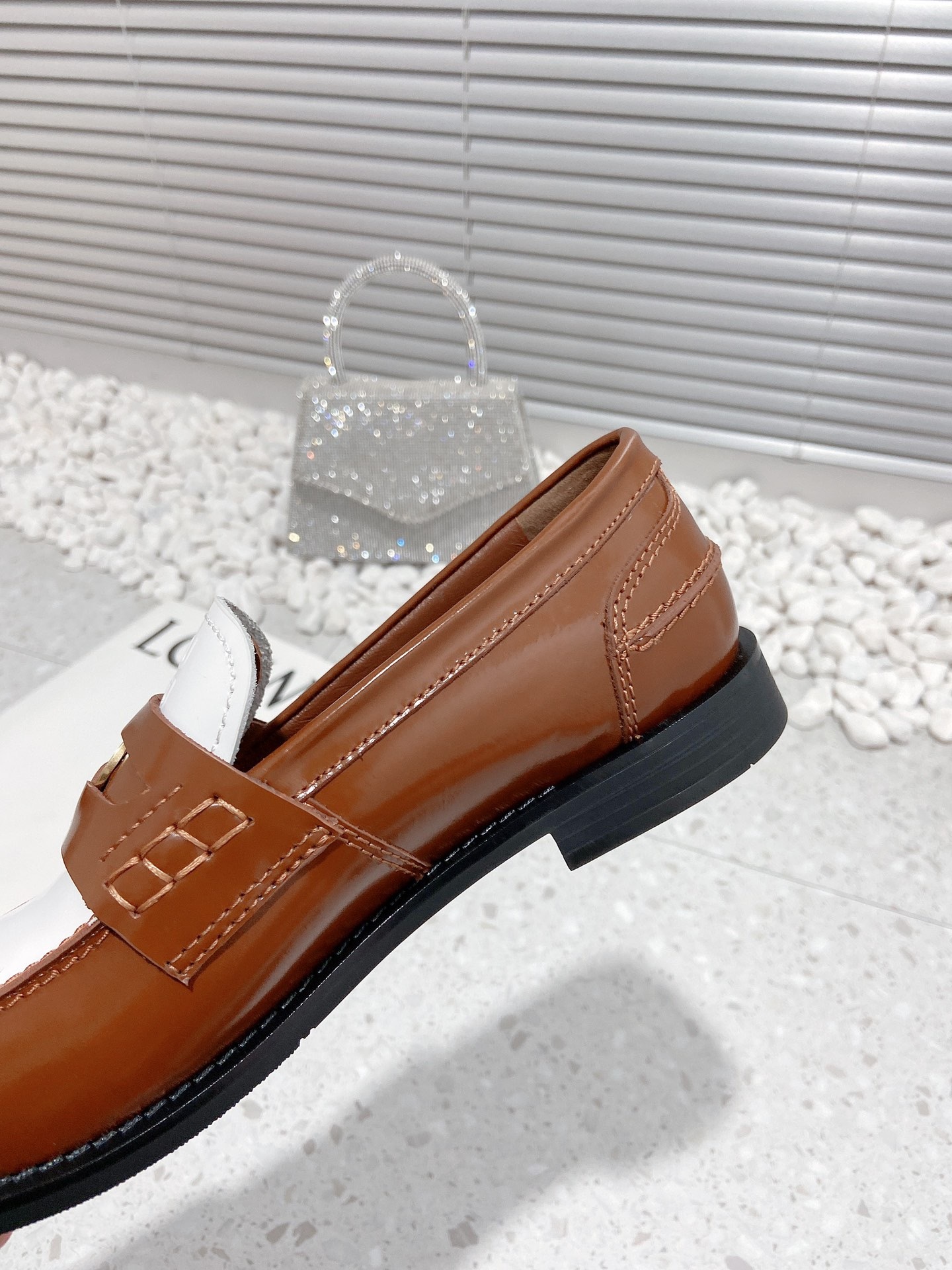 FE7B224B-5F86-4746-965D-7ED9BD4BDB73