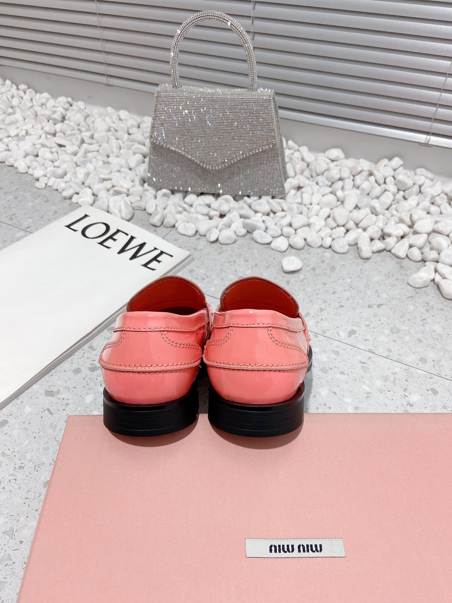 C7172FC8-6F56-4B3B-9237-F08577CC1958