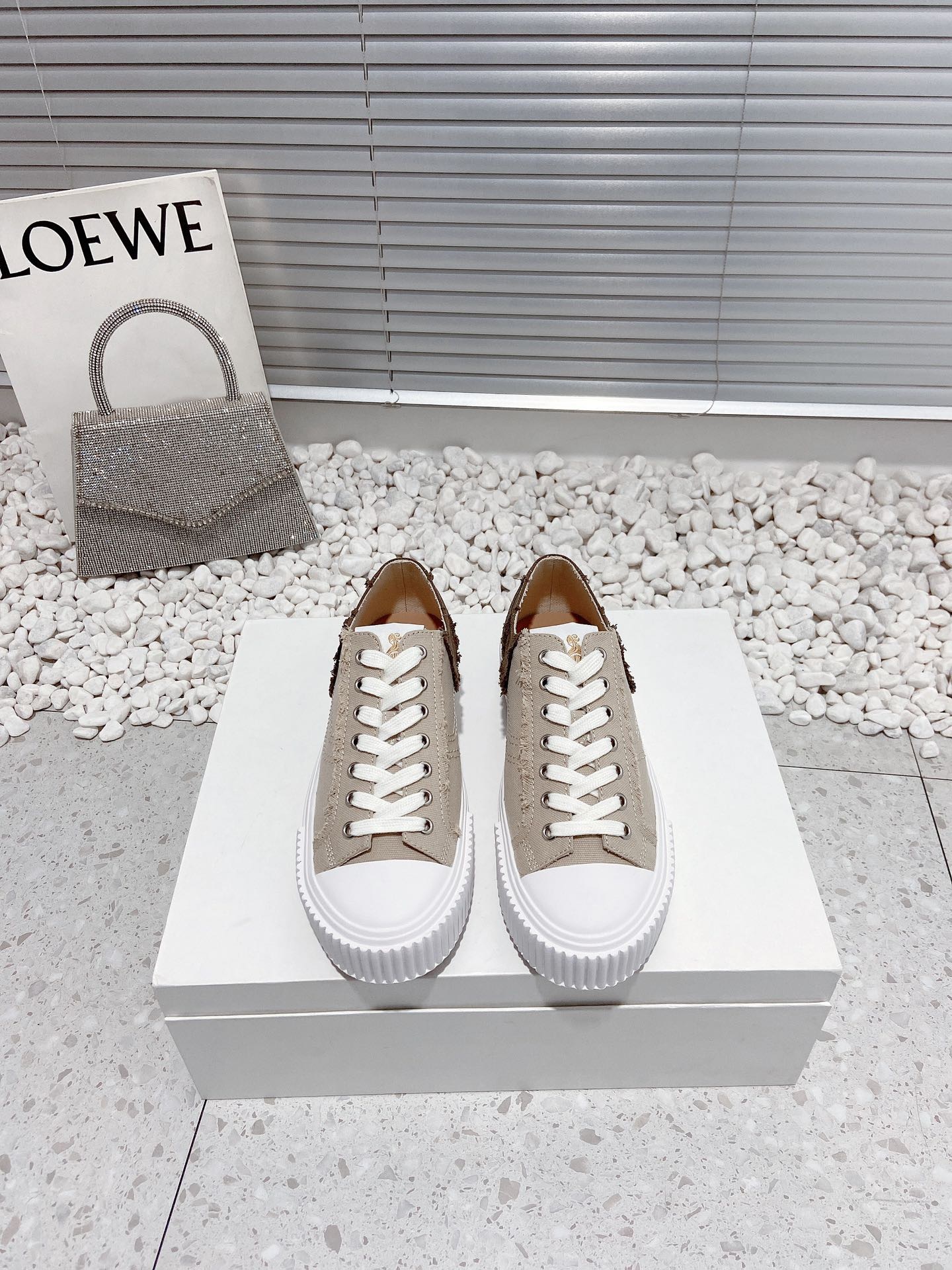 AA725374-EC04-432D-AD40-956938DF7CAC