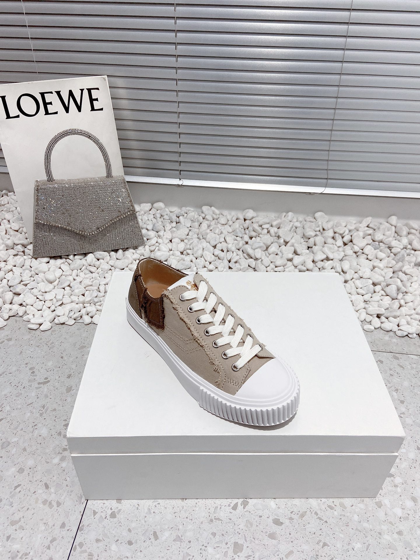 4BD49EB5-87CC-464D-B7D1-E1A250388AFE