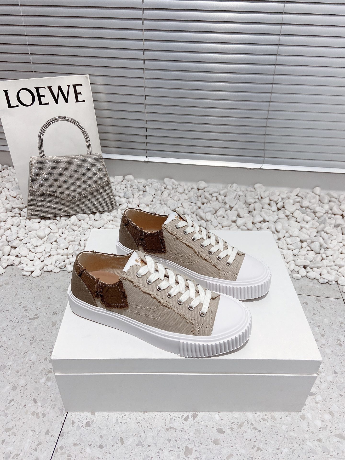 700BA168-5351-42E3-A532-476947046E7E