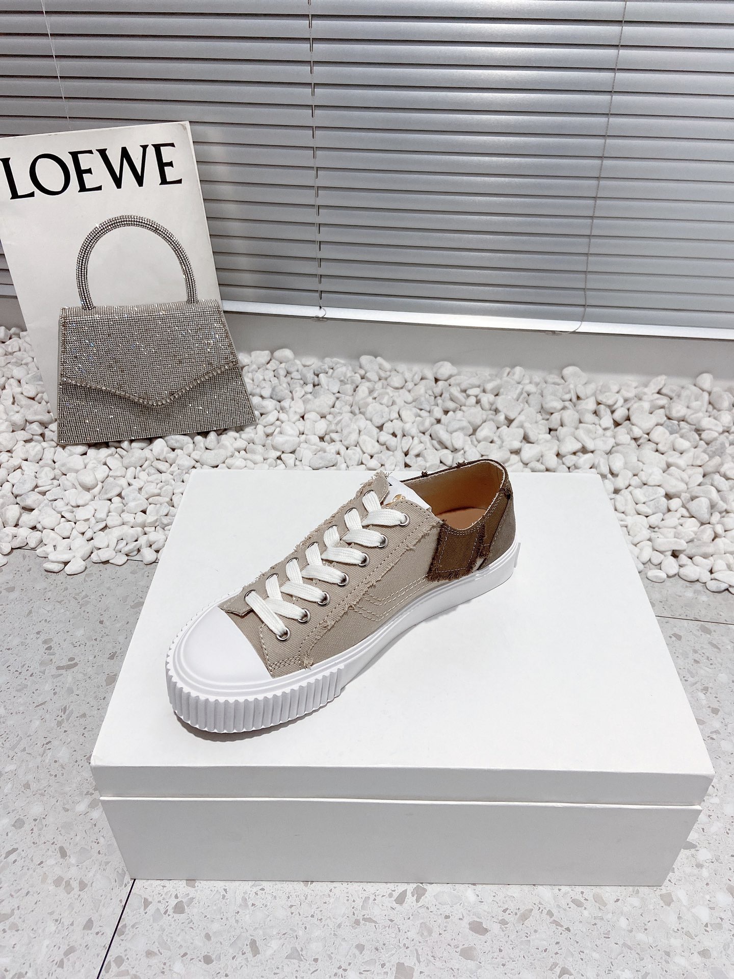 4FEBC286-143F-4661-8A99-BA5240535030