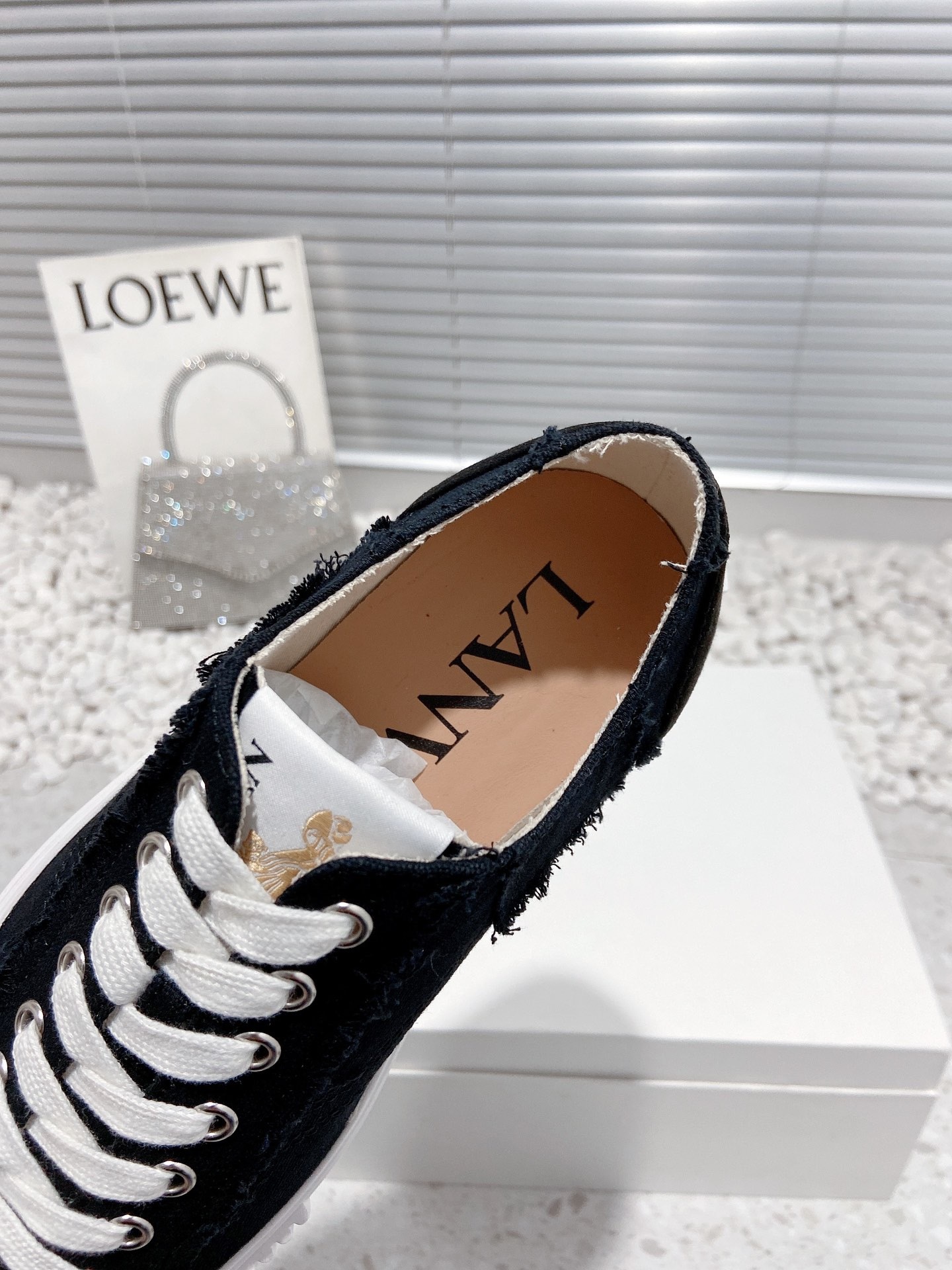 B8C8513C-7DB0-457A-BA78-4E943E9459E9