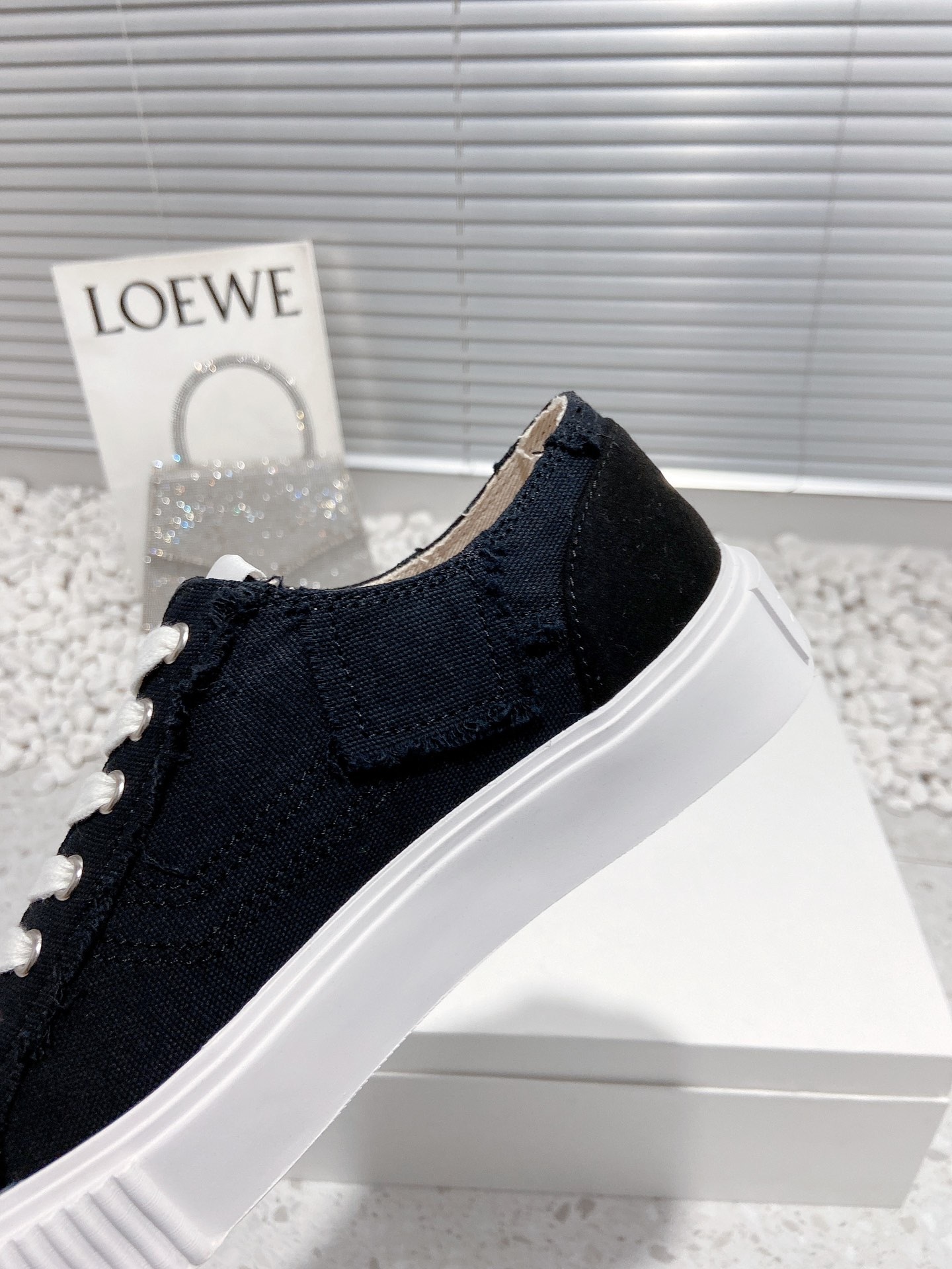 35CE1DAD-1EAF-4EF7-9401-6F858110E62A