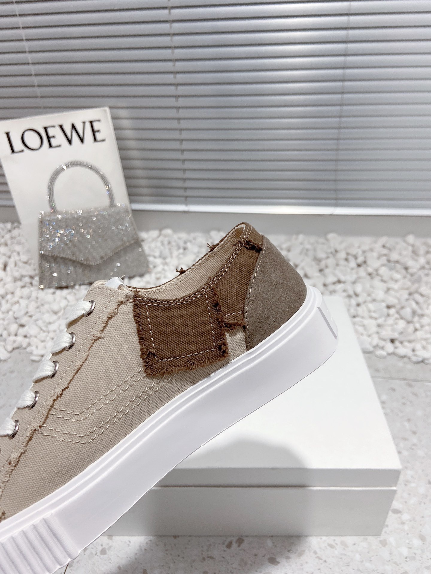 94B18F8D-F735-4679-A18F-565AF578F096