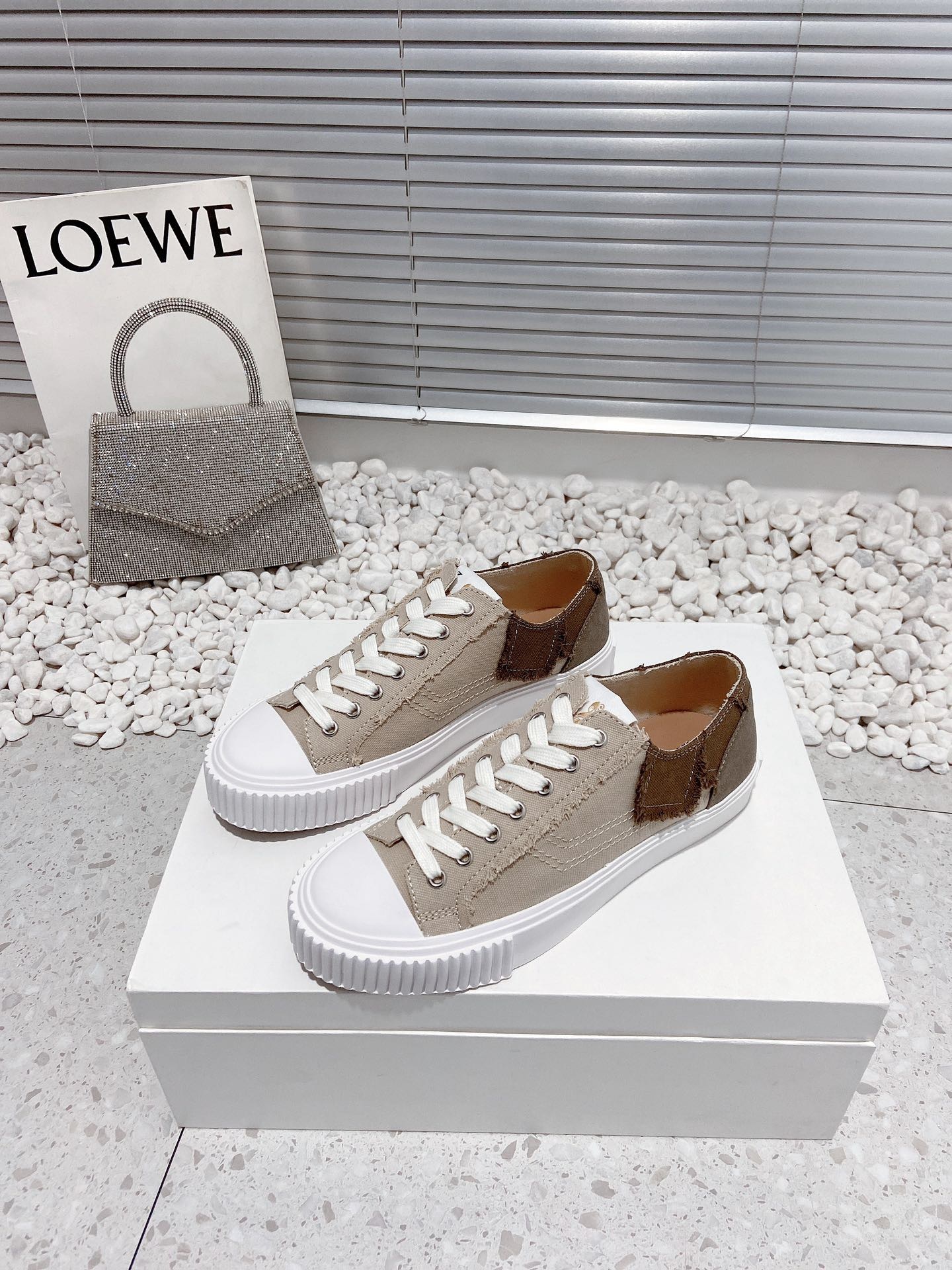 B599910A-214C-4A16-A134-A9C0F2F6CFCD