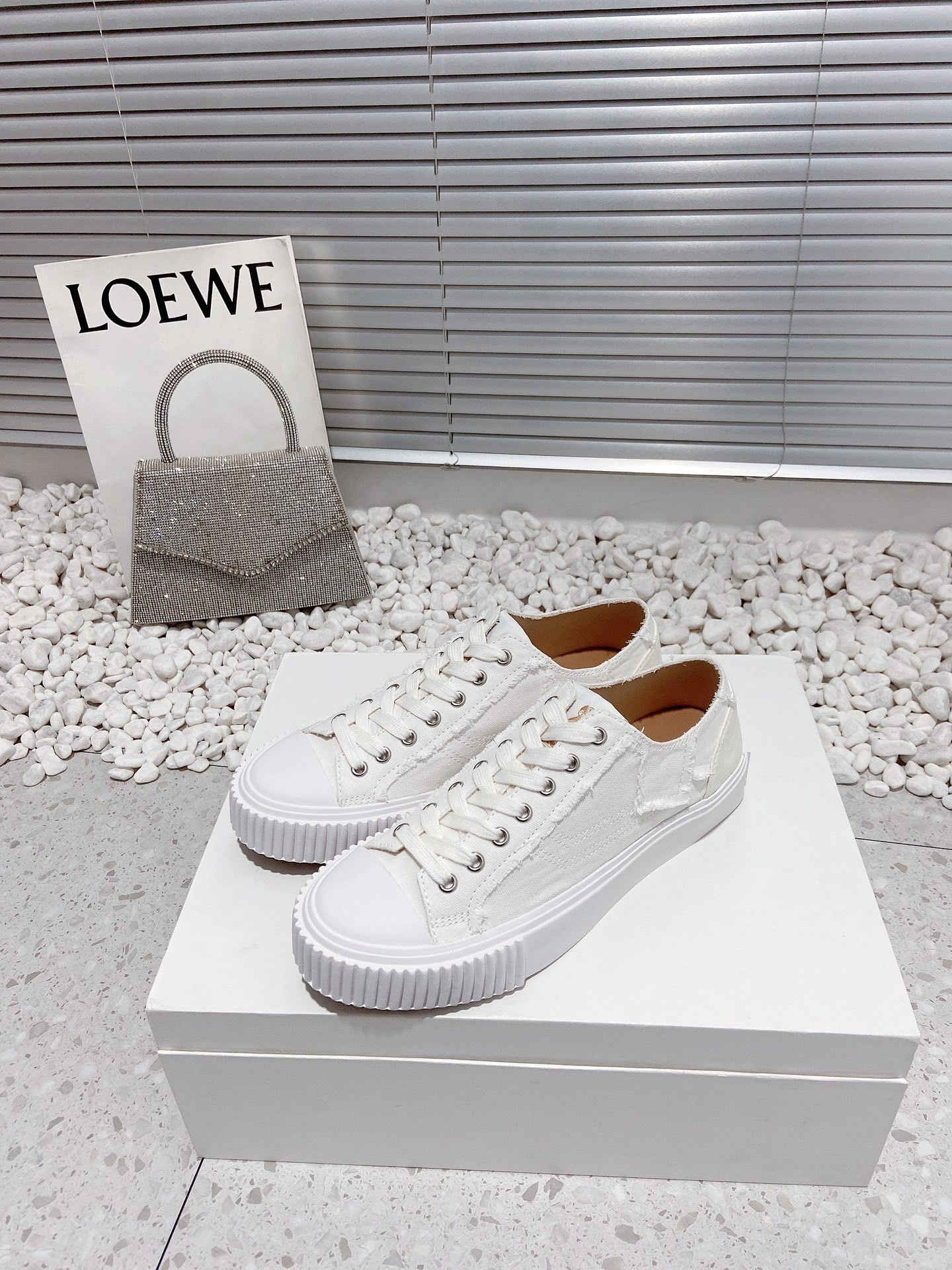 FBB5DC64-99AE-4937-BE63-AD4049CAC904