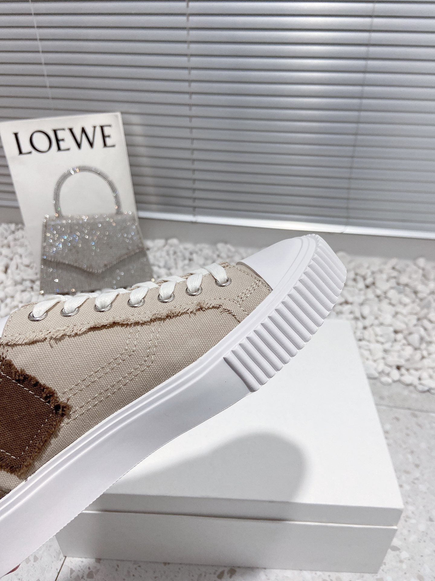 5CB0FF0D-92ED-49E2-95D3-2A04B4B81097