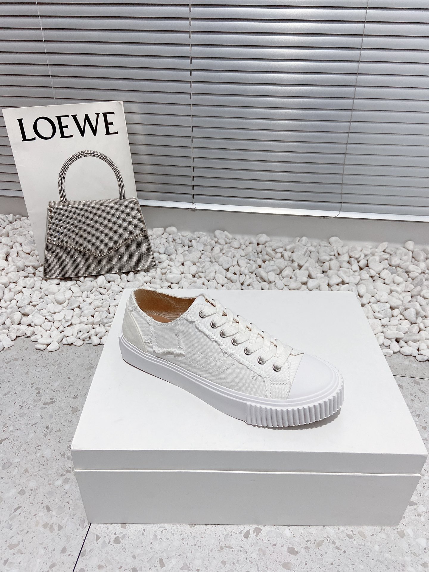 D2271603-6BF8-491A-A77F-1C2C1C27A9B9