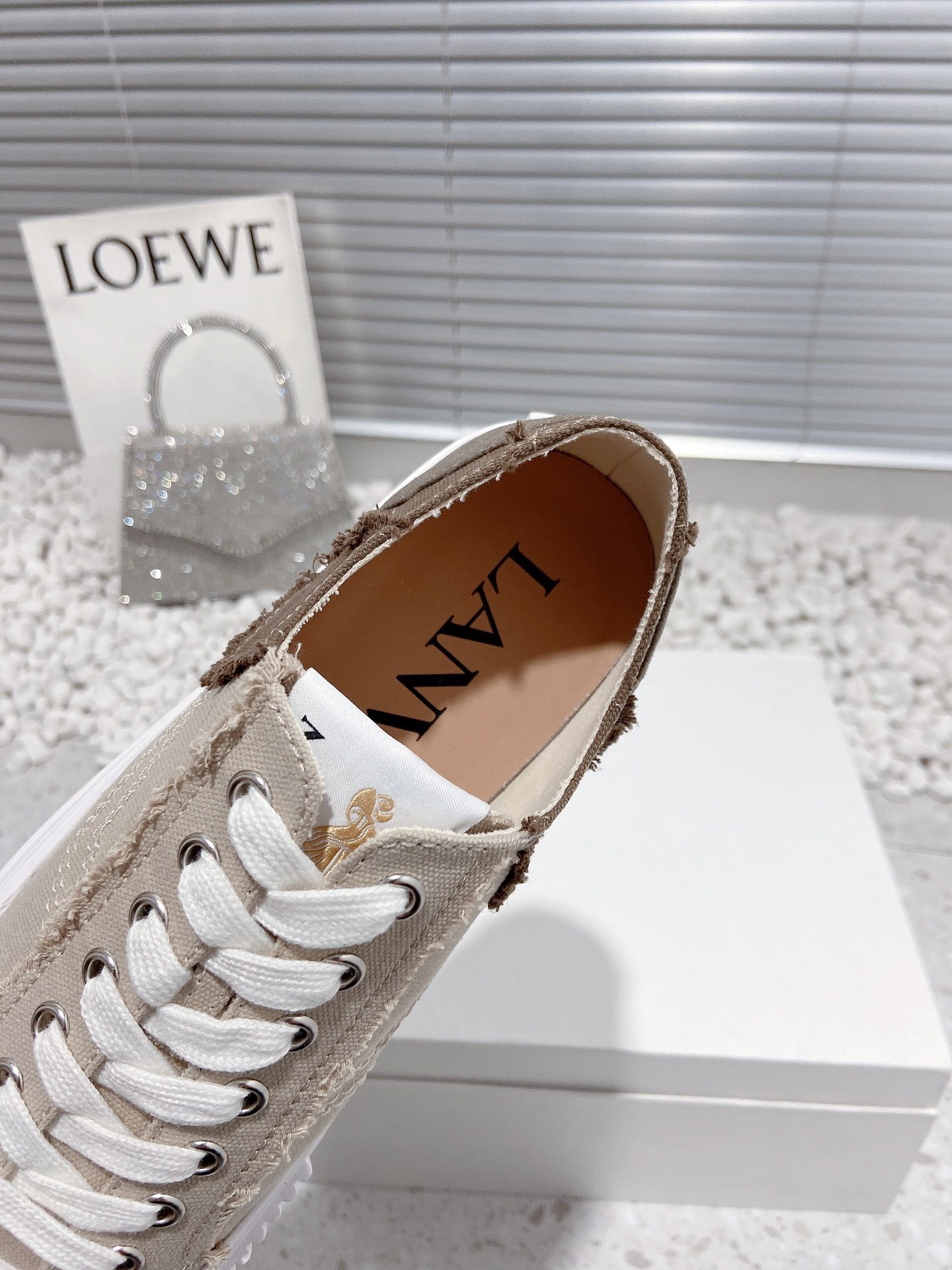 53CB2260-0986-4037-BA89-E06651A48981