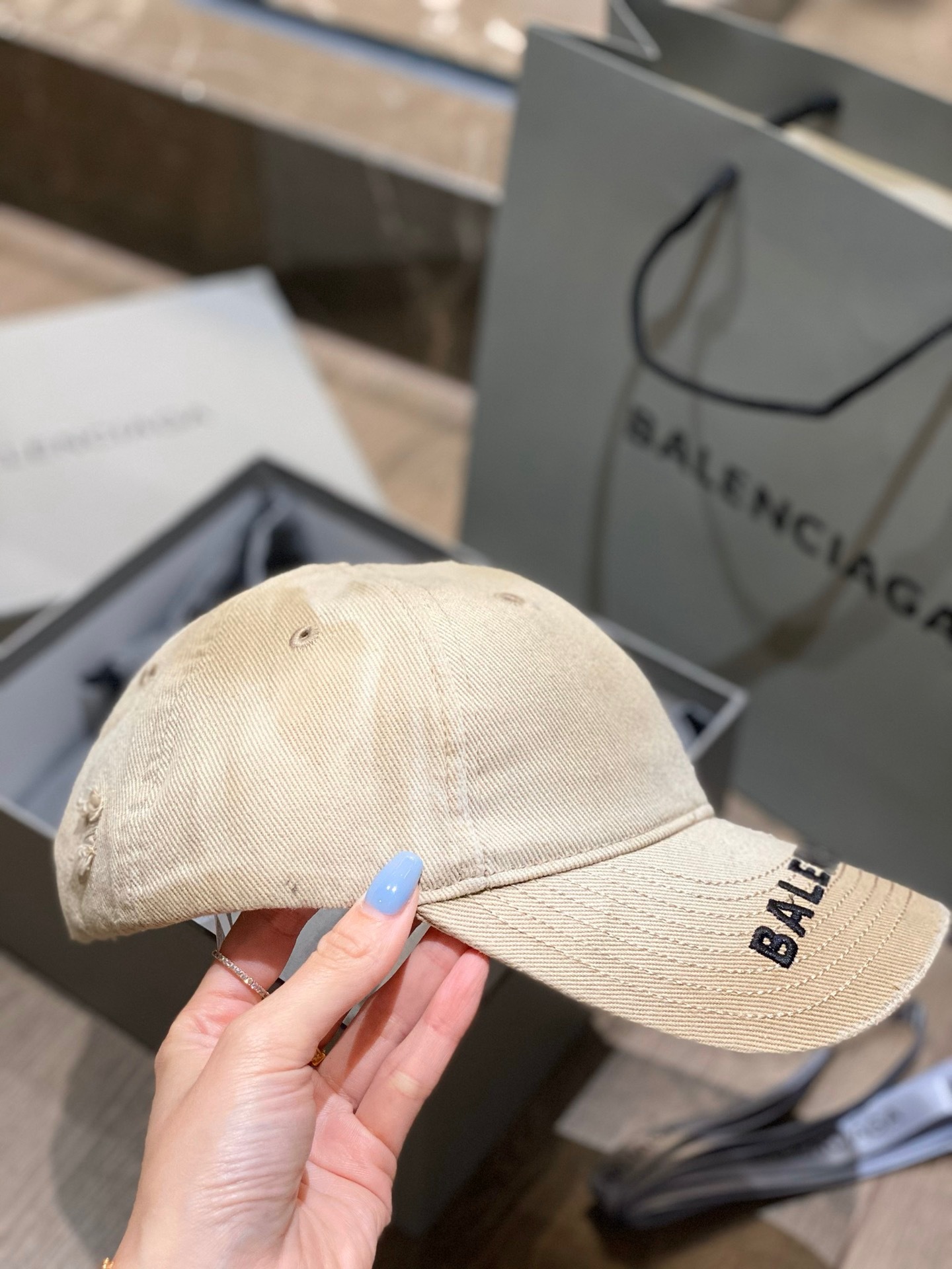 2EB48575-1291-43A4-8C9A-1A55B7237E4A