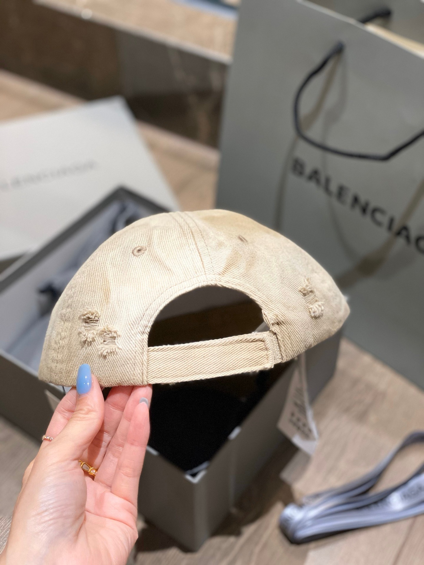 F67F08B0-225F-4FB6-8D86-09839210D69E