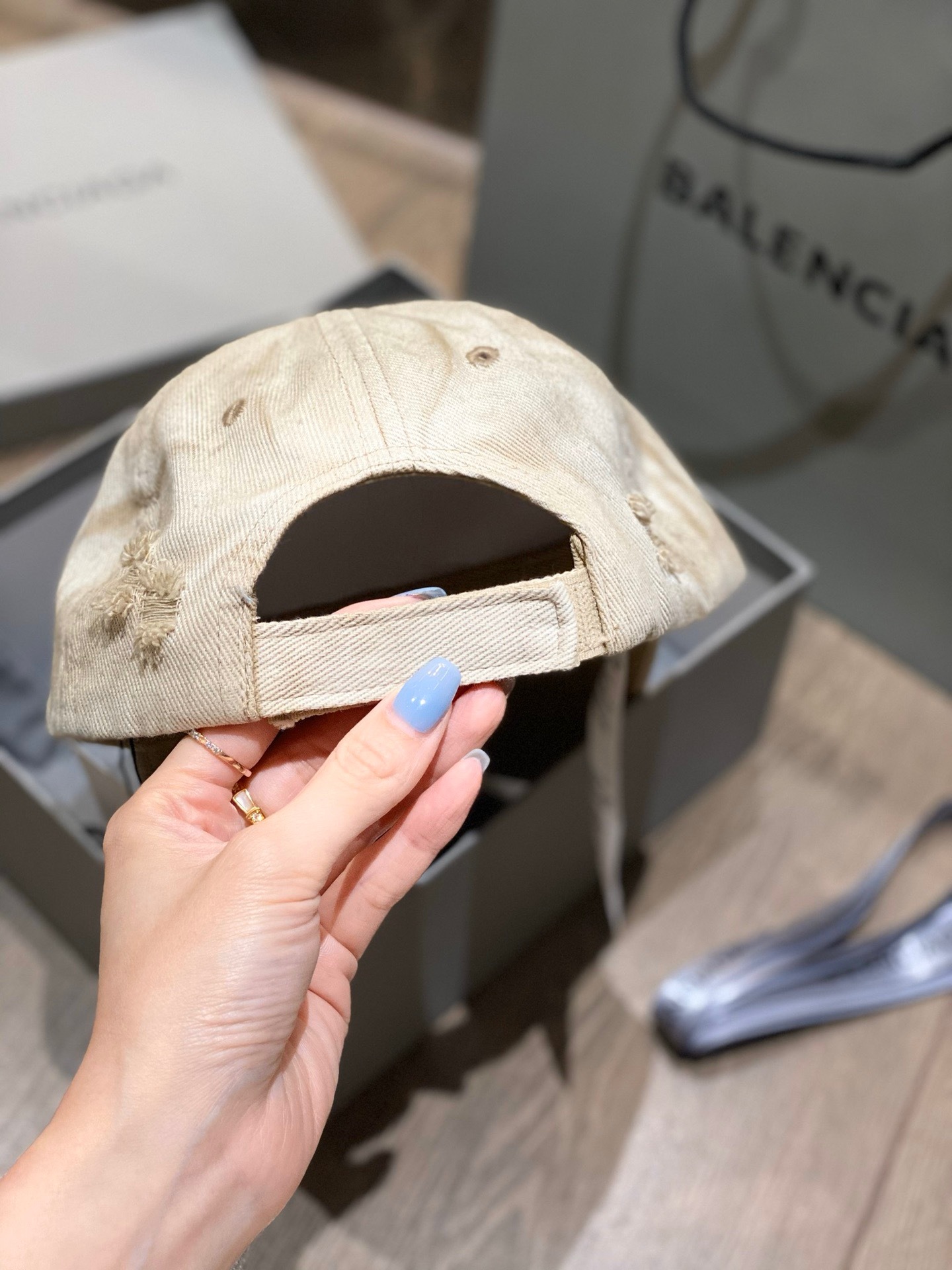 FC21A75D-7F45-4FDA-AA82-954E6BB40903