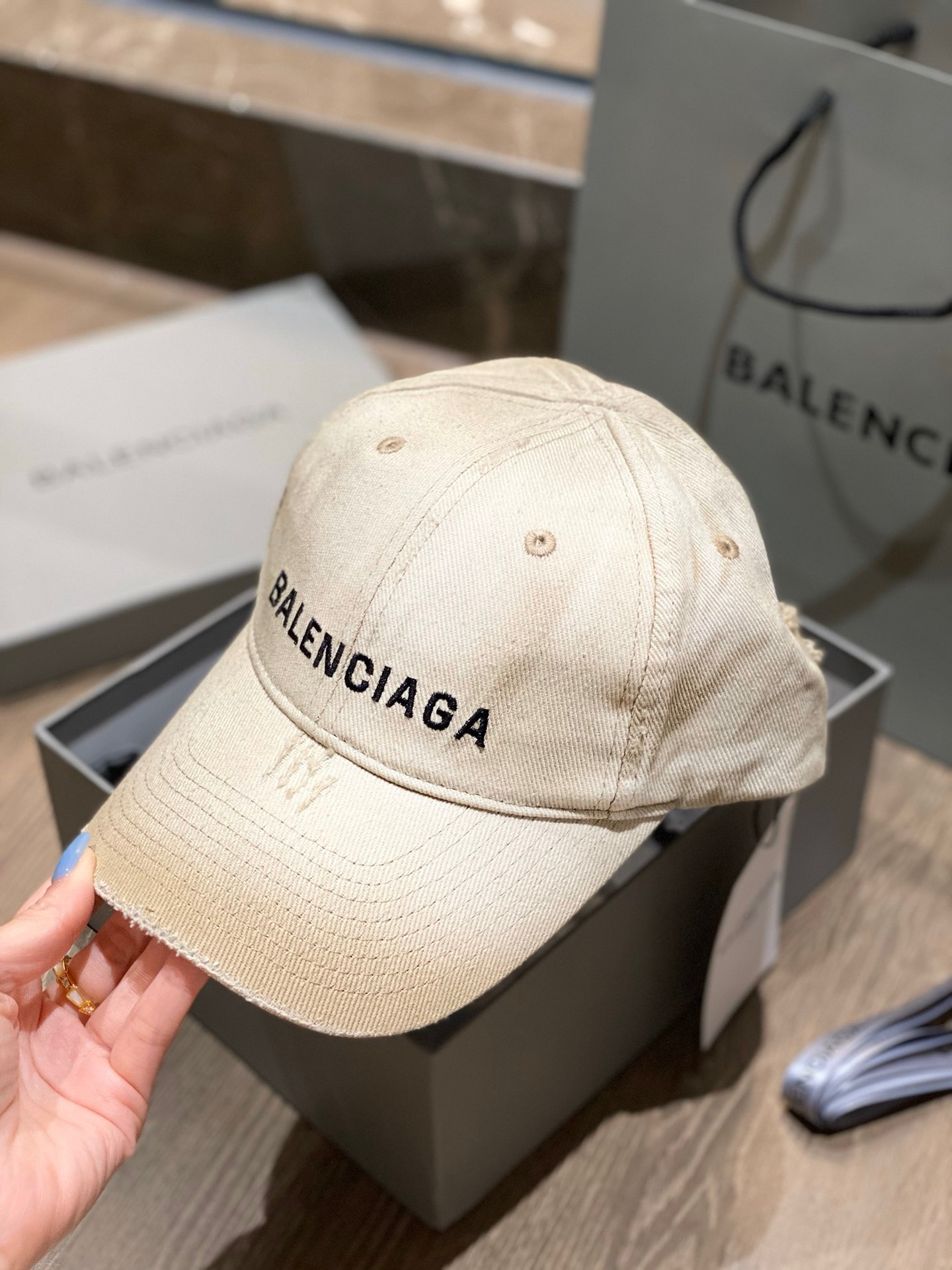 394E240A-8C54-4037-A8A5-CDDC4071932B