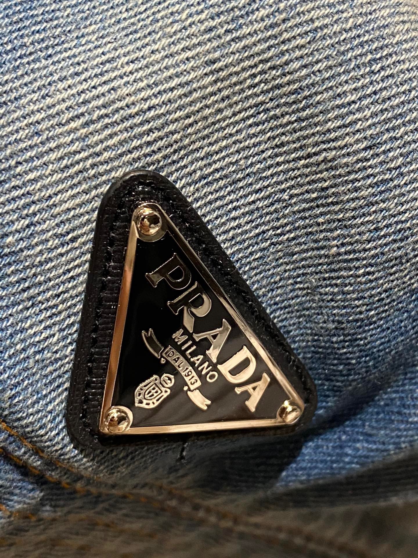 CAB02914-FCA3-4893-92DF-A9F7000D5119