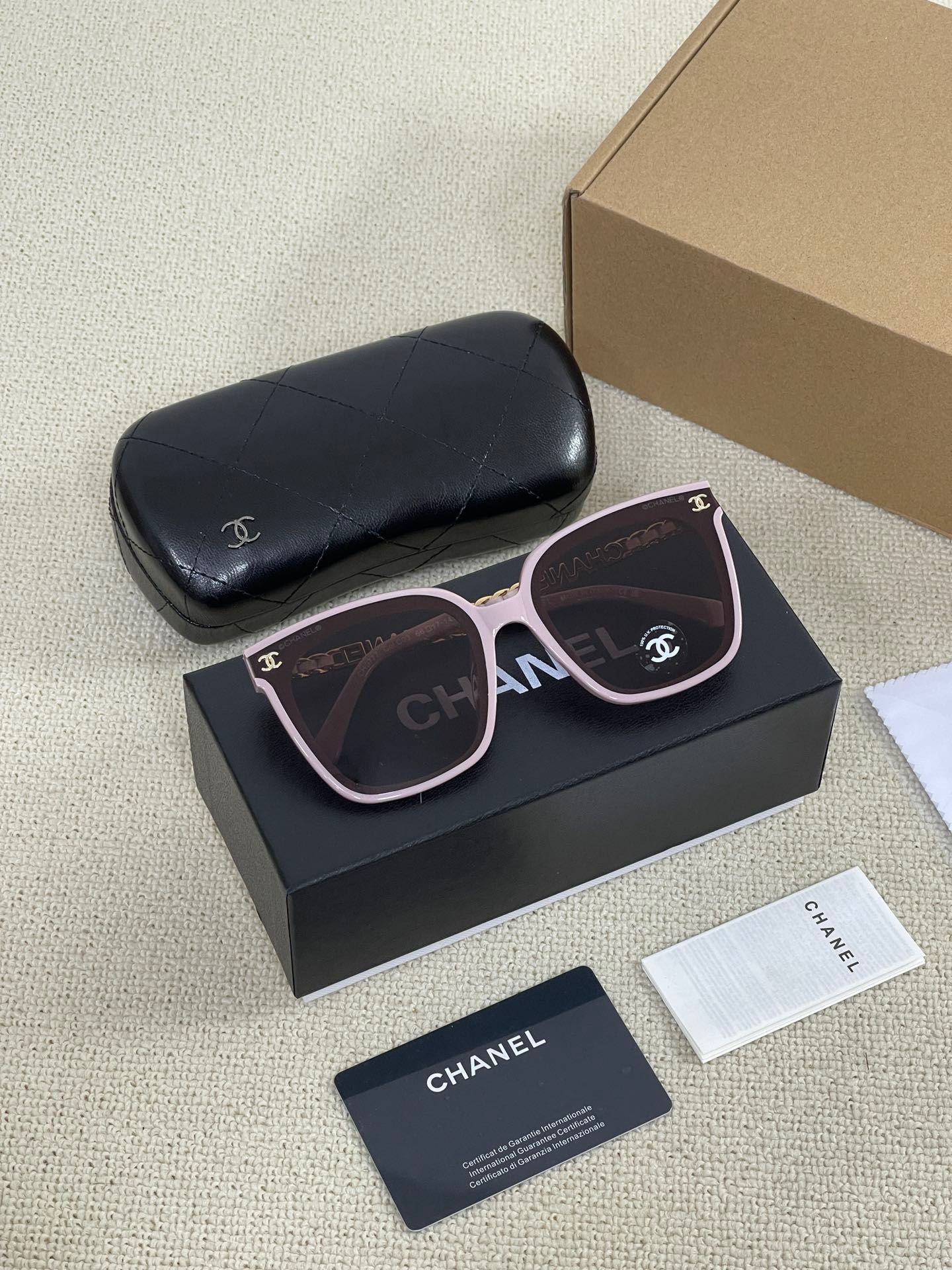 E913DCE3-FEAA-46C8-8281-452BD1A28D47