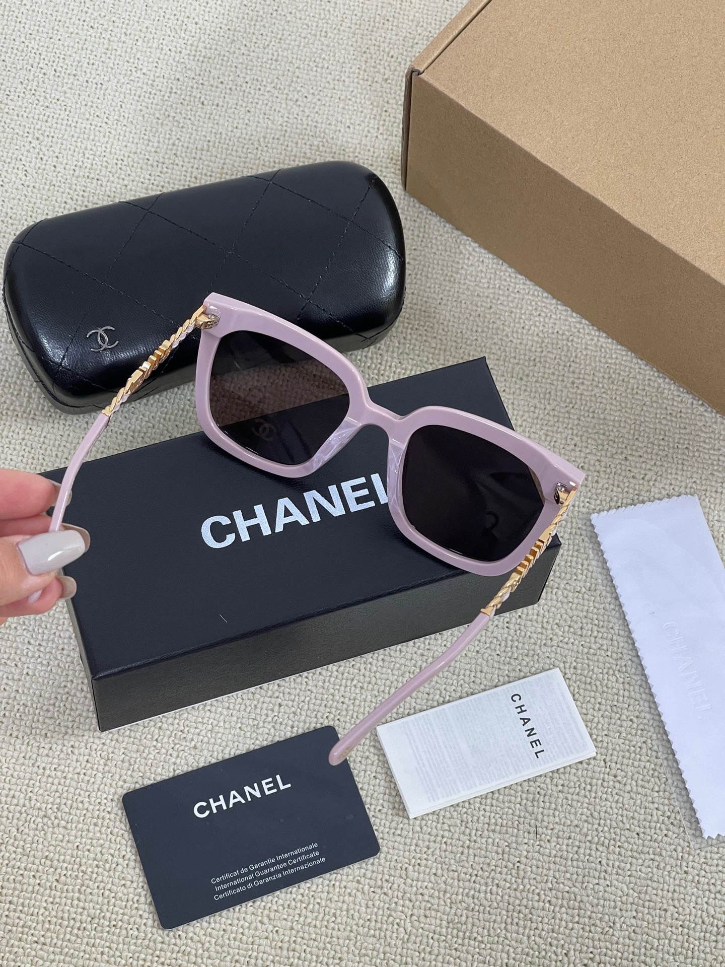 CDE45856-F2D3-4432-BEA2-CF423B8B15B8