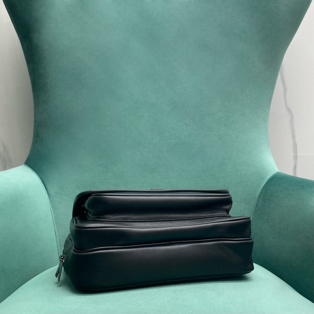 7267E655-D1D4-407C-AB89-777D258C71D1