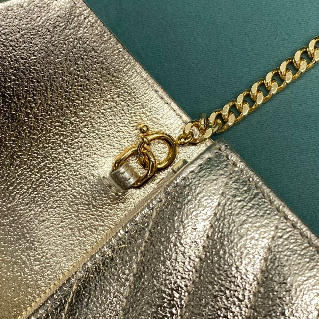 BD8B732A-EC12-44C4-A134-2E7B661FFD86