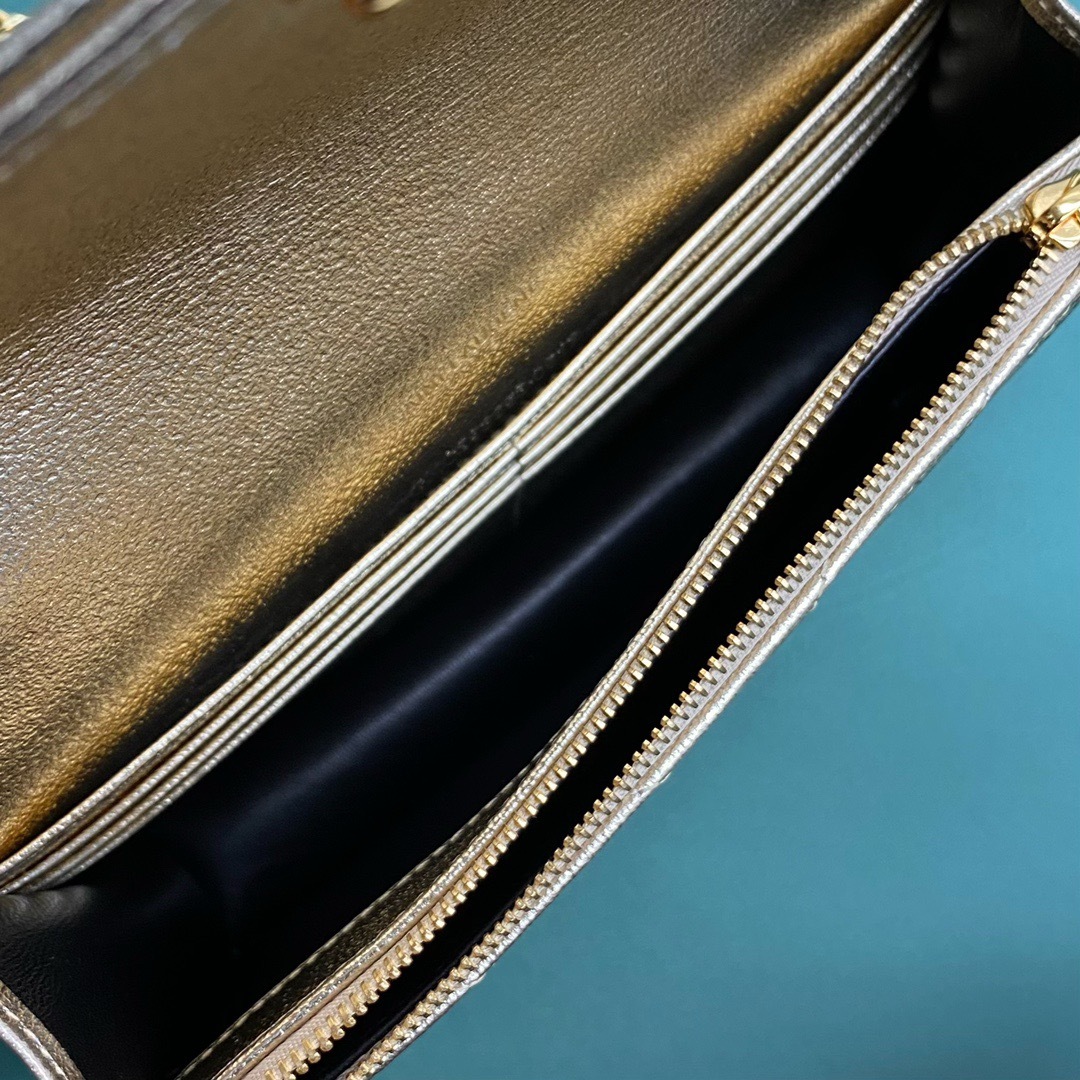 1DAEDEBD-F90D-41E5-A2FA-D8B286856F3E